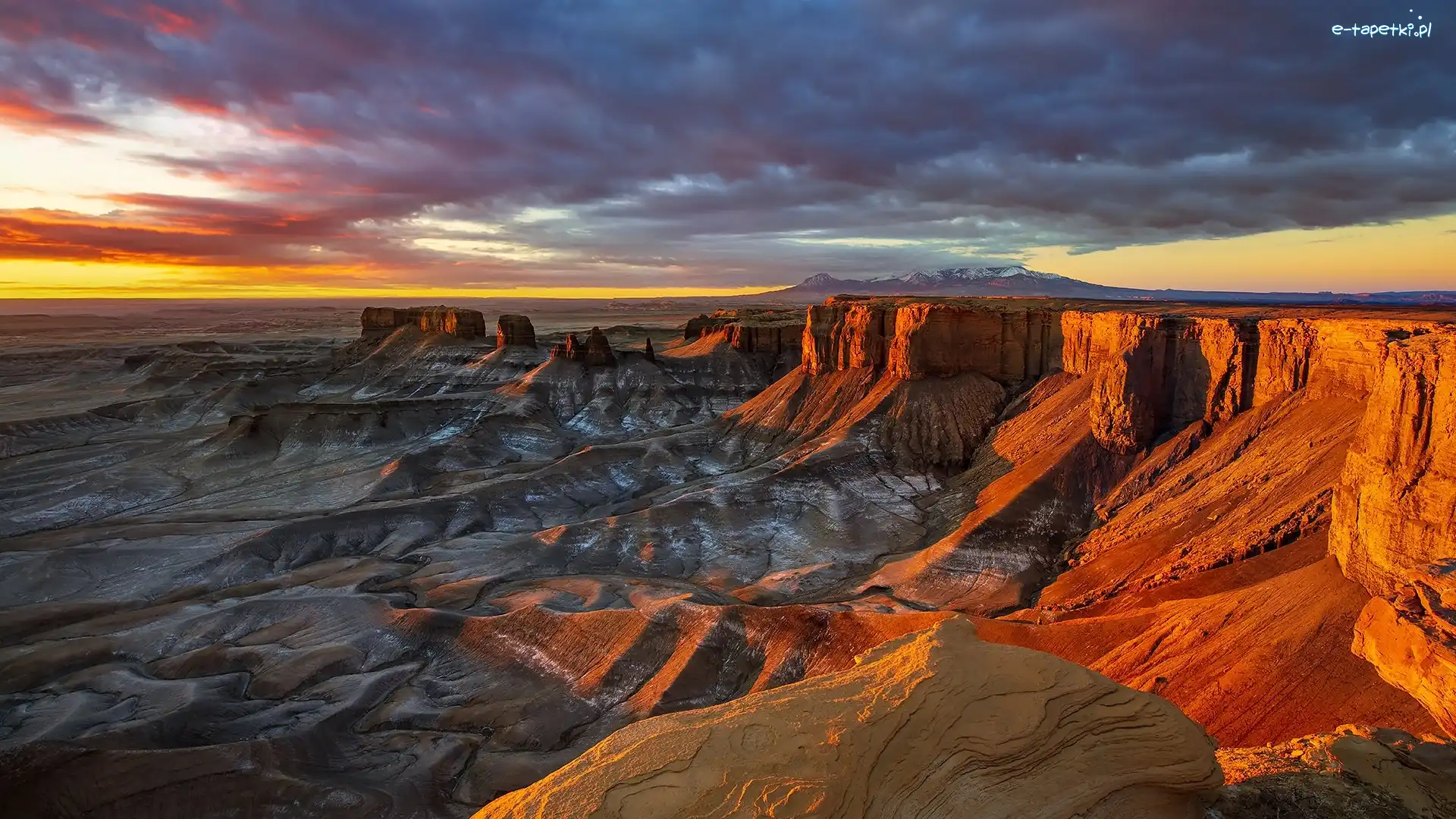 Stany Zjednoczone, Skały, Chmury, Góry, Zachód słońca, Utah, Hanksville