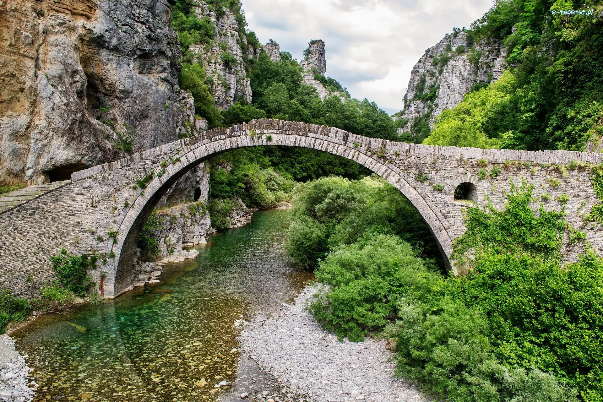 Zagori, Rzeka Voidomatis, Skały, Grecja, Kokkorou ancient stone bridge, Most