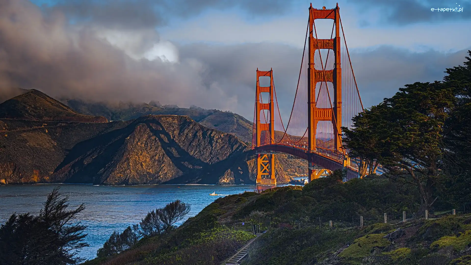 Drzewa, Chmury, Most, Cieśnina, Góry, Stany Zjednoczone, Kalifornia, Golden Gate Bridge, San Francisco