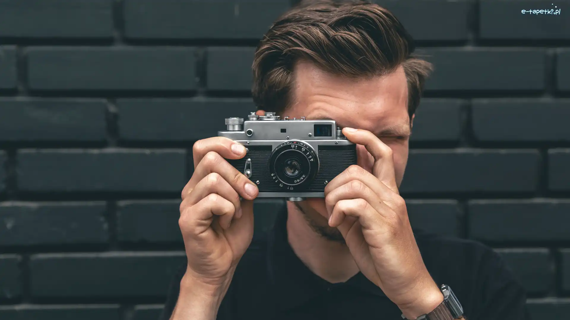 Ręce, Mur, Aparat fotograficzny, Mężczyzna
