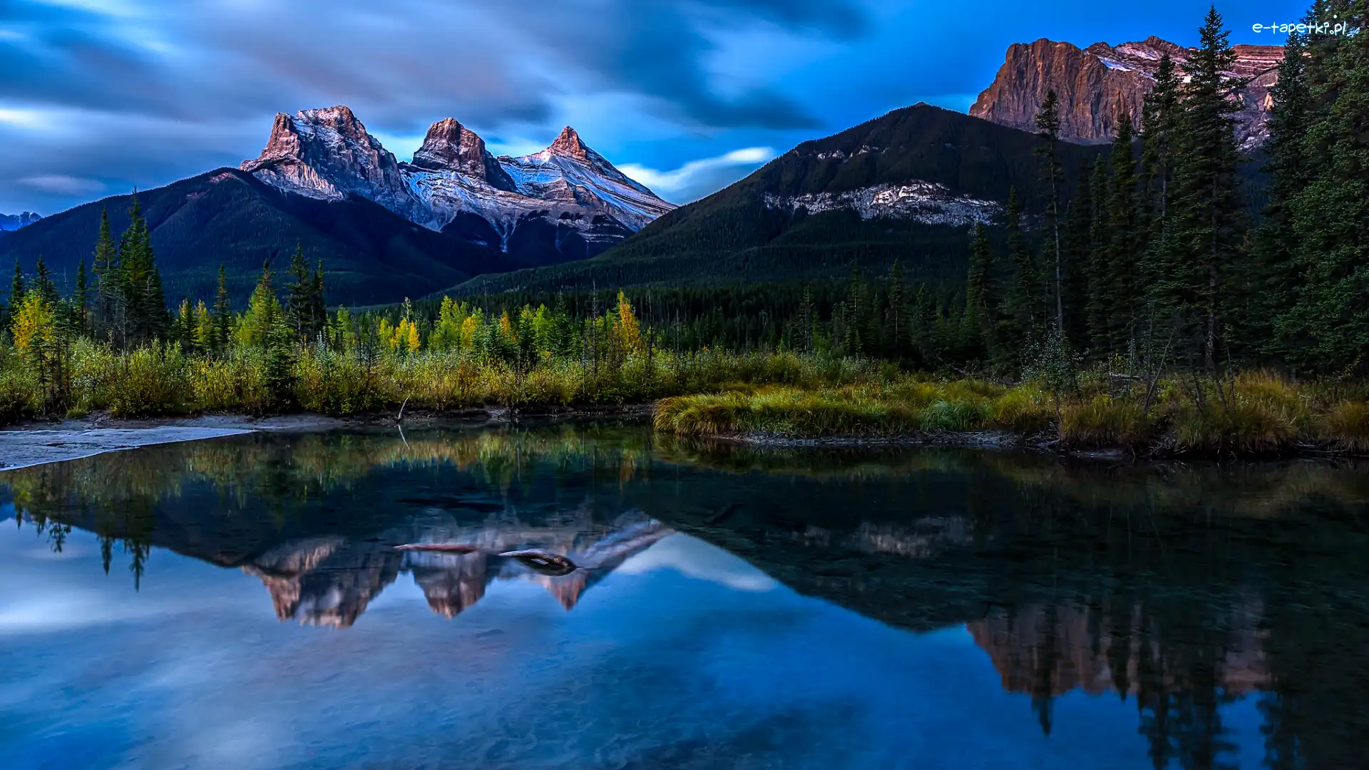 Trzy siostry, Kanada, Drzewa, Park Narodowy Banff, Odbicie, Góry, Szczyty, Roślinność, Skaliste, Prowincja Alberta, Jezioro