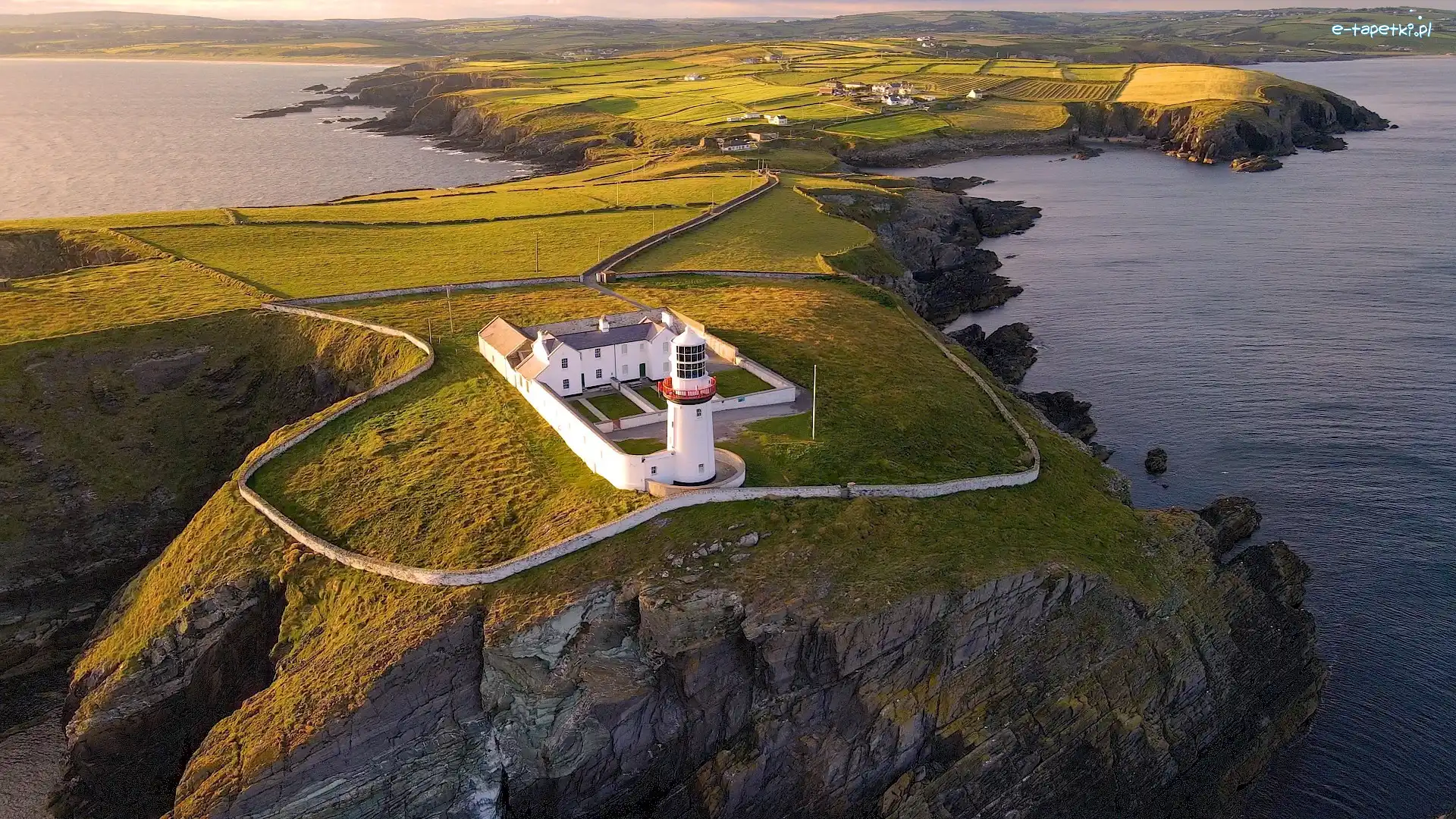 Latarnia morska, Skały, Galley Head Lighthouse, Irlandia, Morze