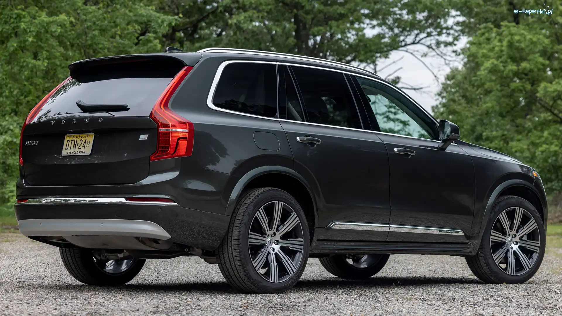 Volvo XC90 Recharge, Czarne
