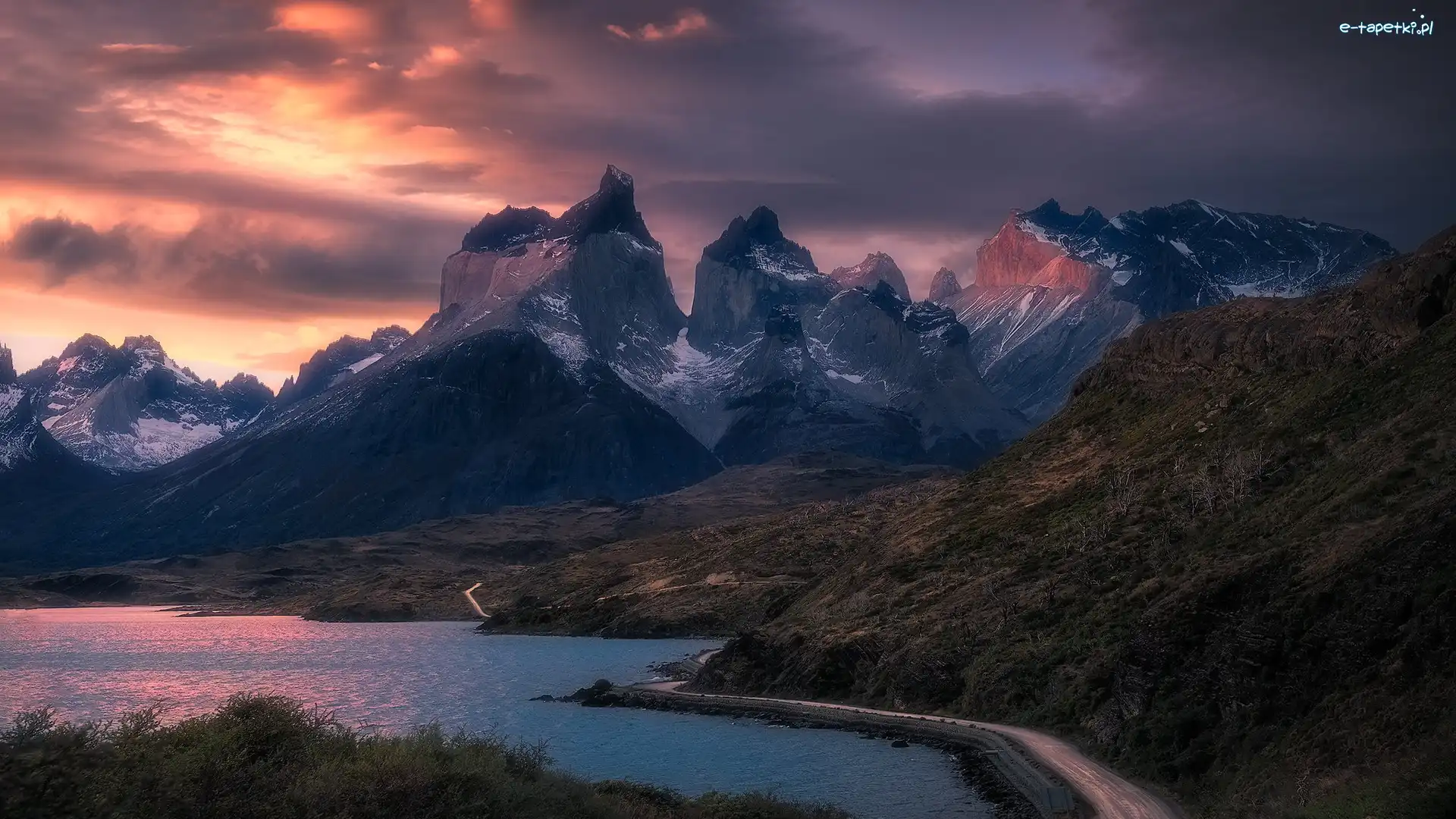 Lake Pehoe, Cordillera del Paine, Chile, Patagonia, Jezioro, Chmury, Park Narodowy Torres del Paine, Góry