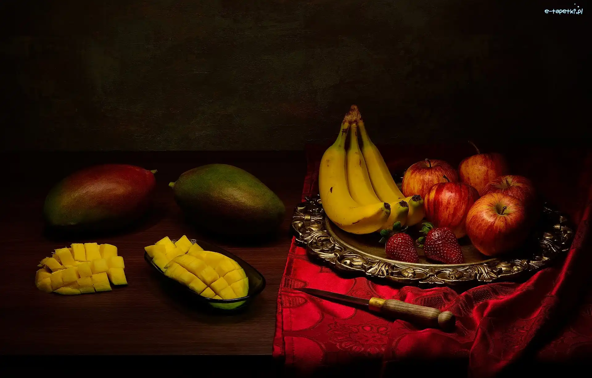 Patera, Jabłka, Banany, Mango, Owoce, Obrus, Nóż, Truskawki, Stół