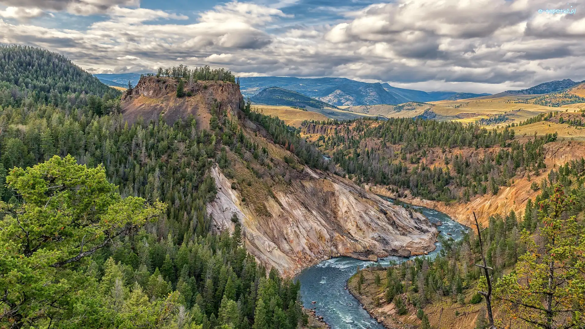 Drzewa, Rzeka, Stany Zjednoczone, Wyoming, Yellowstone River, Chmury, Park Narodowy Yellowstone, Góry