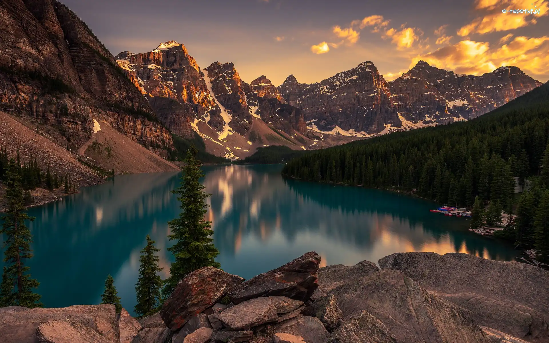 Chmury, Góry, Jezioro Moraine, Park Narodowy Banff, Kanada, Drzewa, Lasy
