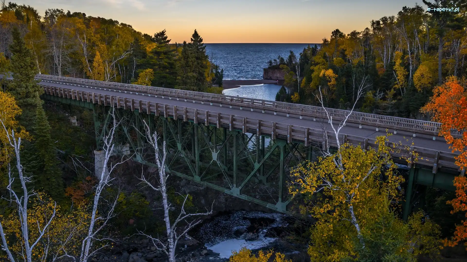 Most, Drzewa, Stany Zjednoczone, Superior Lake, Park Stanowy Tettegouche, Tettegouche Bridge, Jezioro, Jesień