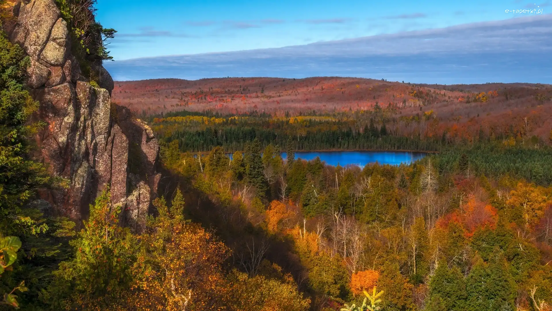 Kolorowe, Oberg Lake, Skały, Góry, Jesień, Stany Zjednoczone, Minnesota, Jezioro, Drzewa