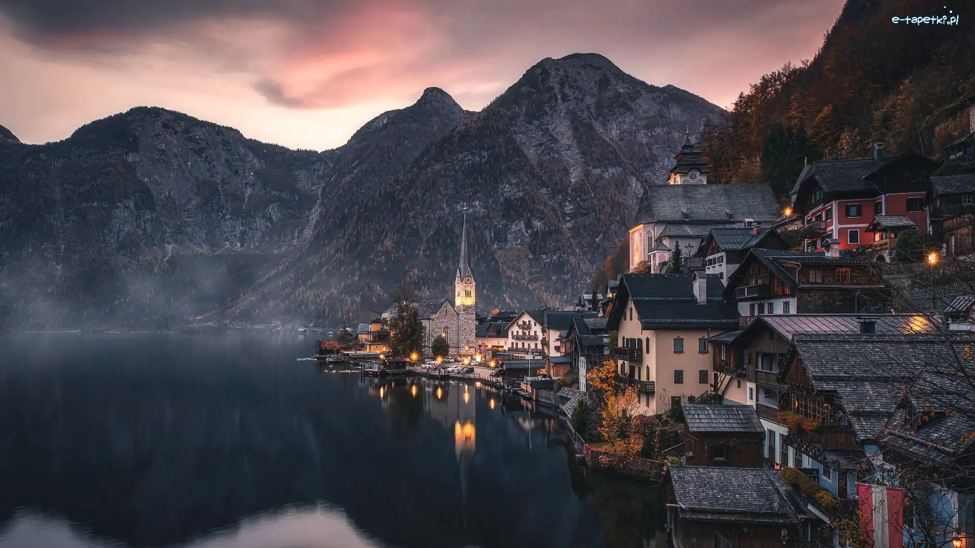 Mgła, Alpy Salzburskie, Hallstatt, Austria, Jezioro Hallstattersee, Domy, Kościół, Góry
