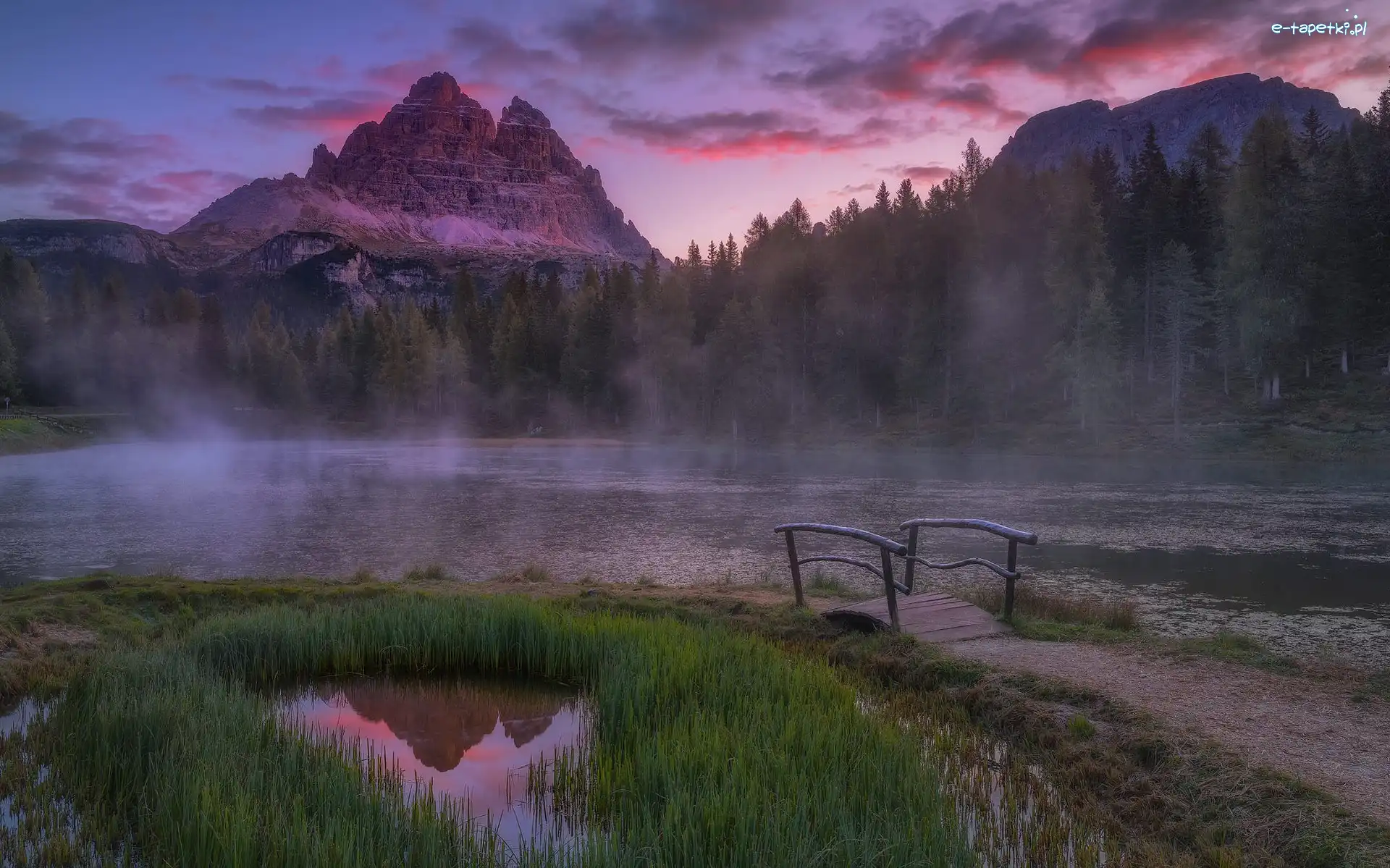 Dolomity, Mostek, Antorno Lake, Drzewa, Mgła, Prowincja Belluno, Góry, Trawa, Tre Cime di Lavaredo, Włochy, Masyw, Jezioro