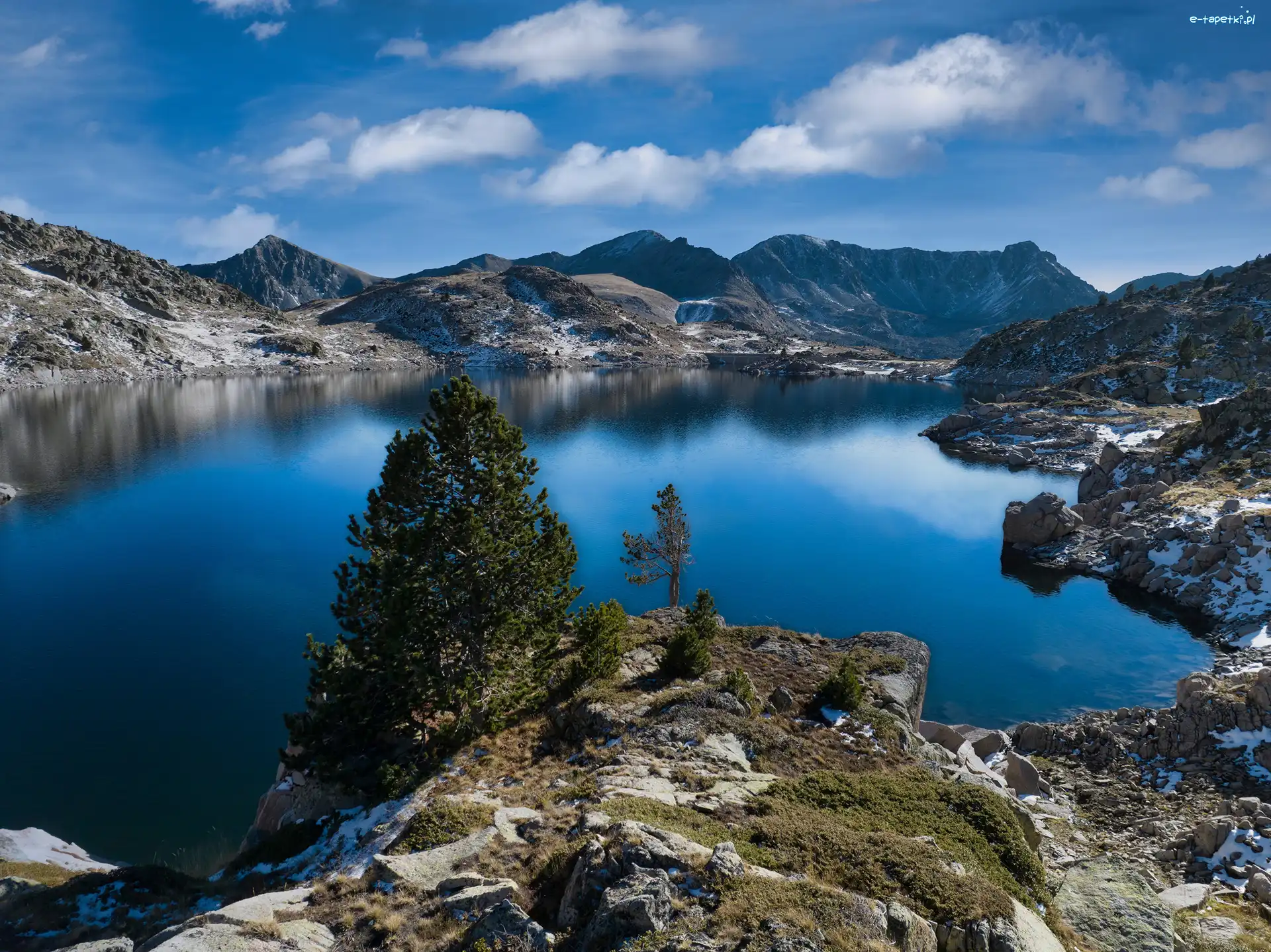 Pireneje Wschodnie, Estany de I llla, Andora, Encamp, Góry, Skały, Drzewo, Jezioro