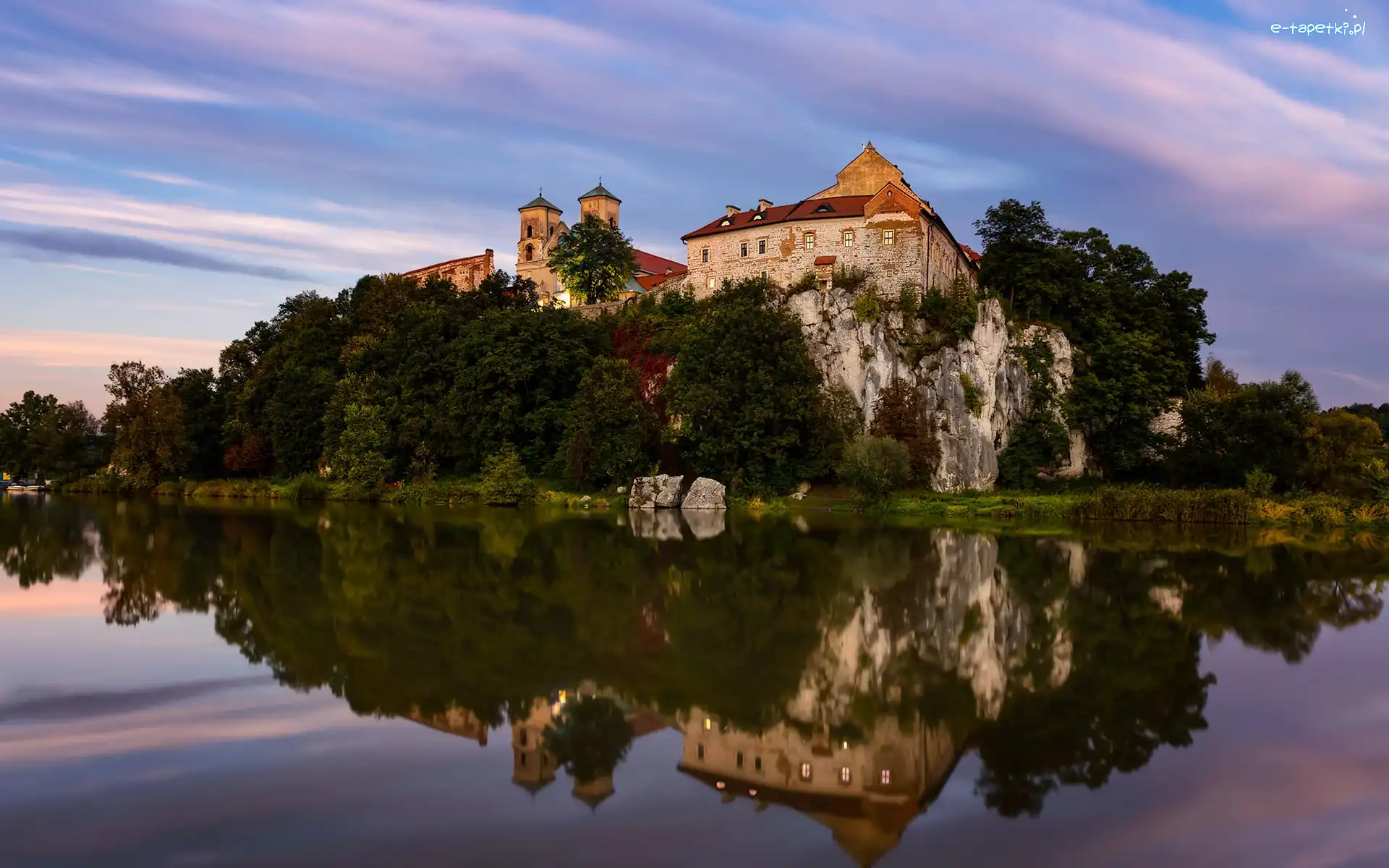 Drzewa, Rzeka Wisła, Opactwo Benedyktynów, Klasztor, Kościół, Polska, Kraków, Wzgórze Klasztorne, Tyniec