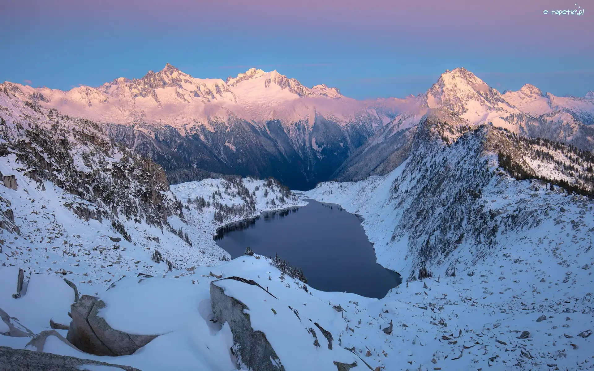 Drzewa, Góry, Stany Zjednoczone, Stan Montana, Jezioro Hidden Lake, Chmury, Park Narodowy Glacier, Zima