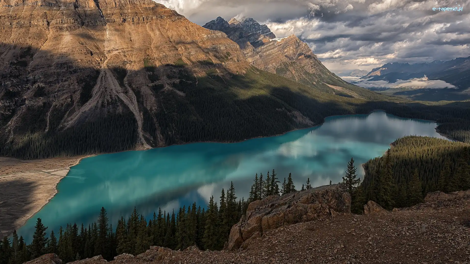 Promienie słońca, Peyto Lake, Kanada, Chmury, Góry, Canadian Rockies, Lasy, Jezioro, Park Narodowy Banff, Alberta