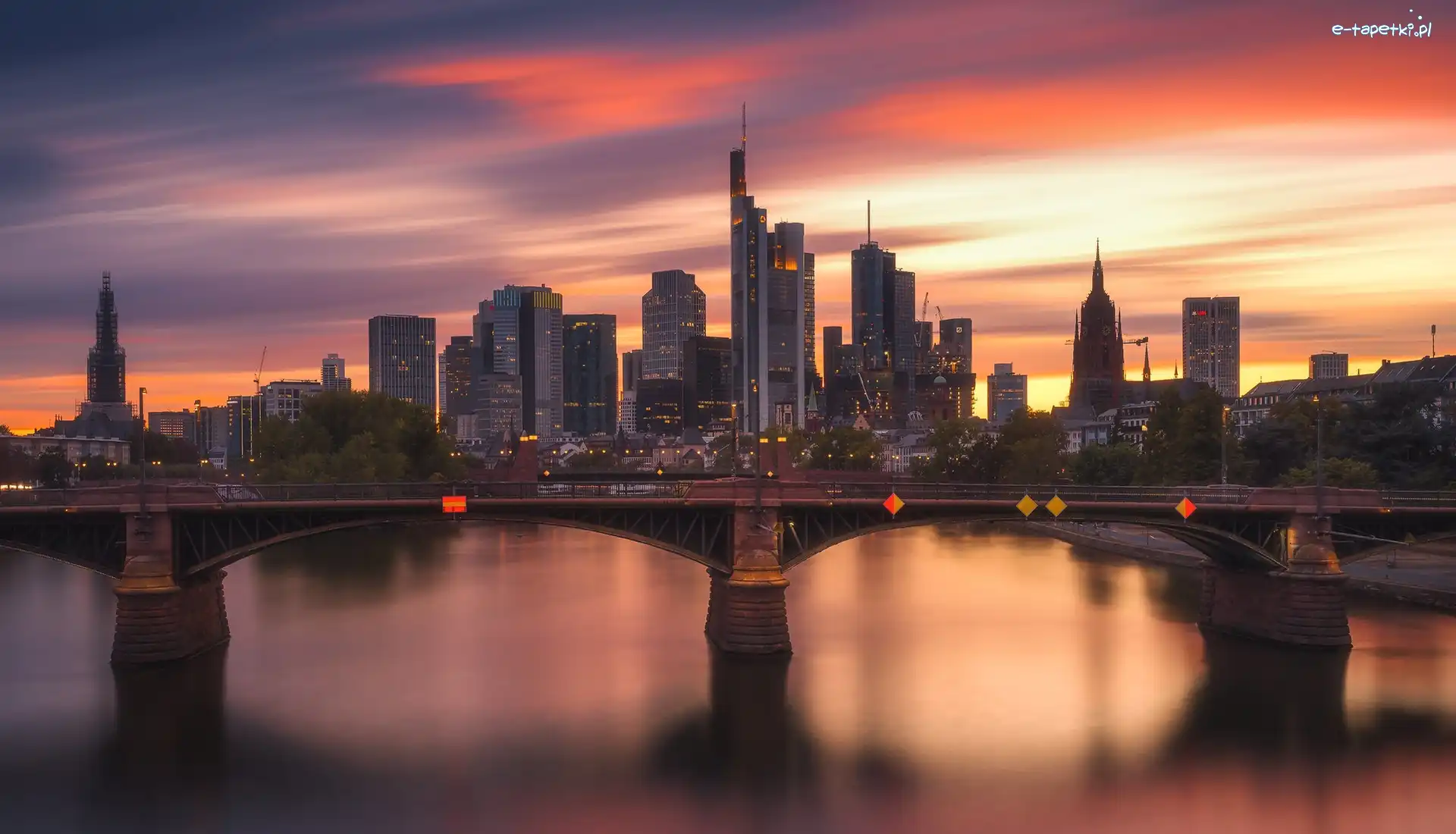 Niemcy, Wieczór, Frankfurt nad Menem, Rzeka Men, Most, Zachód słońca, Wieżowce