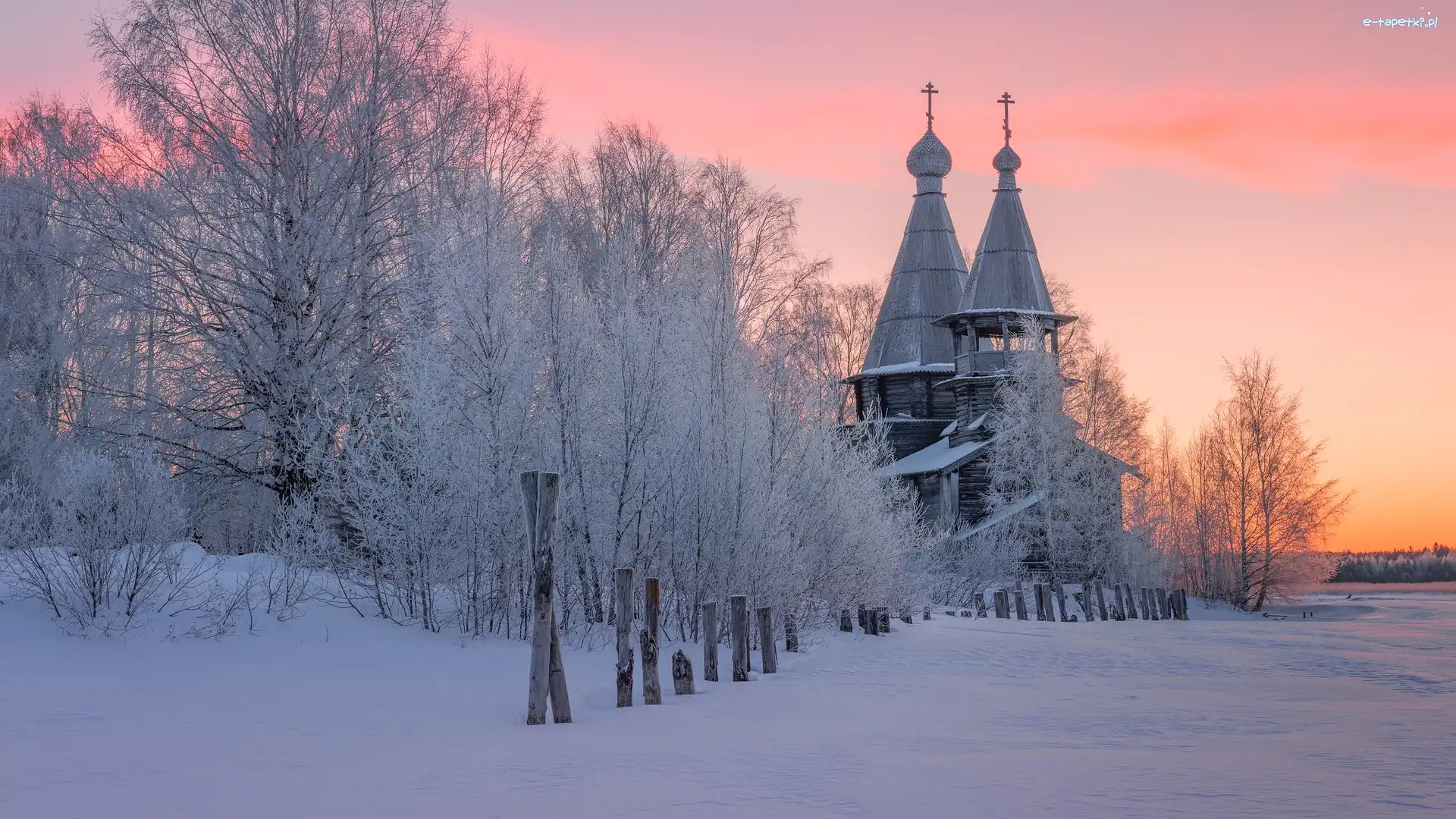 Śnieg, Wieś Chelmuzhi, Cerkiew, Karelia, Rosja, Zima, Drzewa