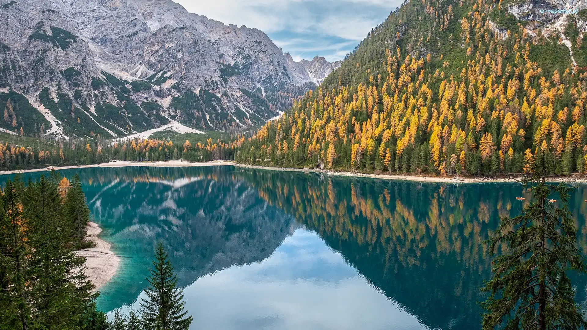 Włochy, Pragser Wildsee, Żółte, Jezioro, Góry, Odbicie, Drzewa