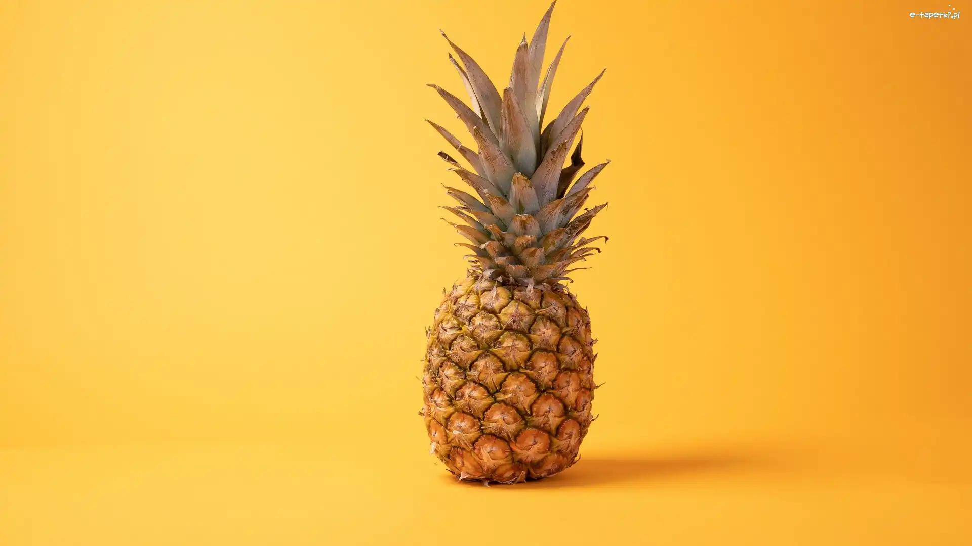 Żółte tło, Owoc, Ananas