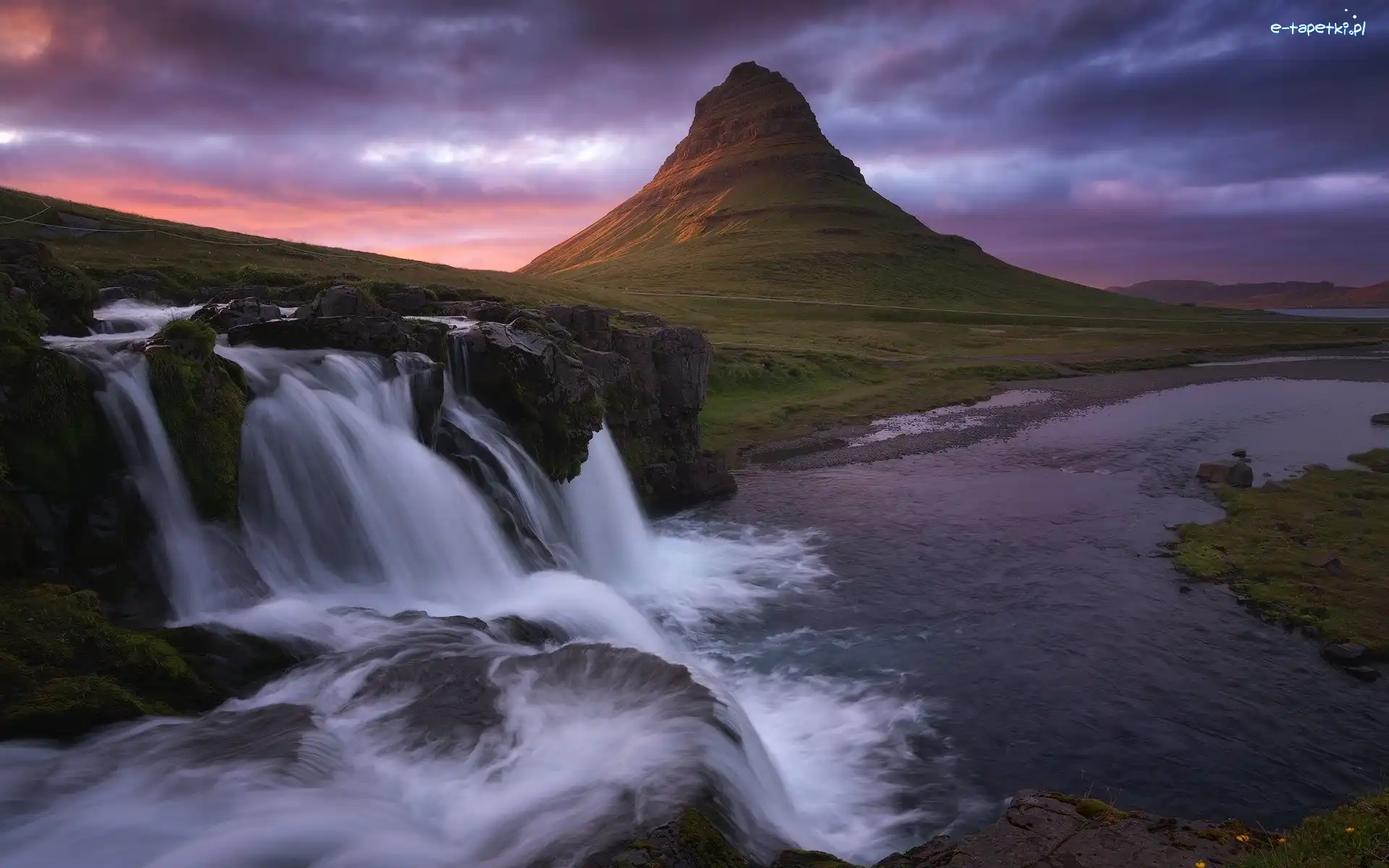 Islandia, Wodospad Kirkjufellsfoss, Góra Kirkjufell, Chmury, Rzeka
