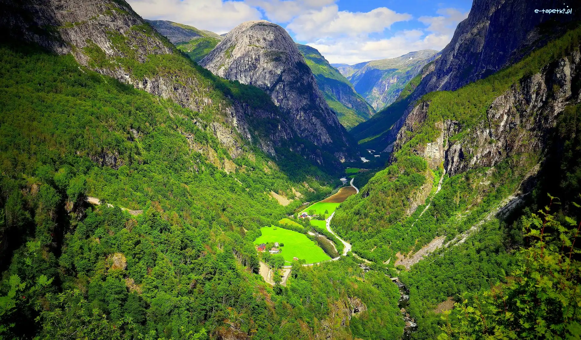 Dolina Naeroydalen, Norwegia, Szczyt Jordalsnuten, Góry