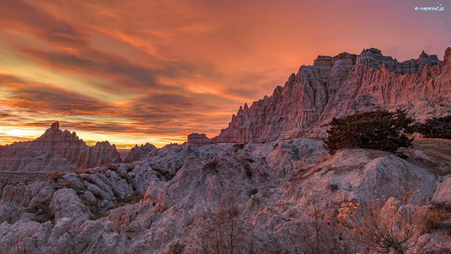 Stany Zjednoczone, Skały, Pomarańczowe, Góry, Park Narodowy Badlands, Dakota Południowa, Niebo