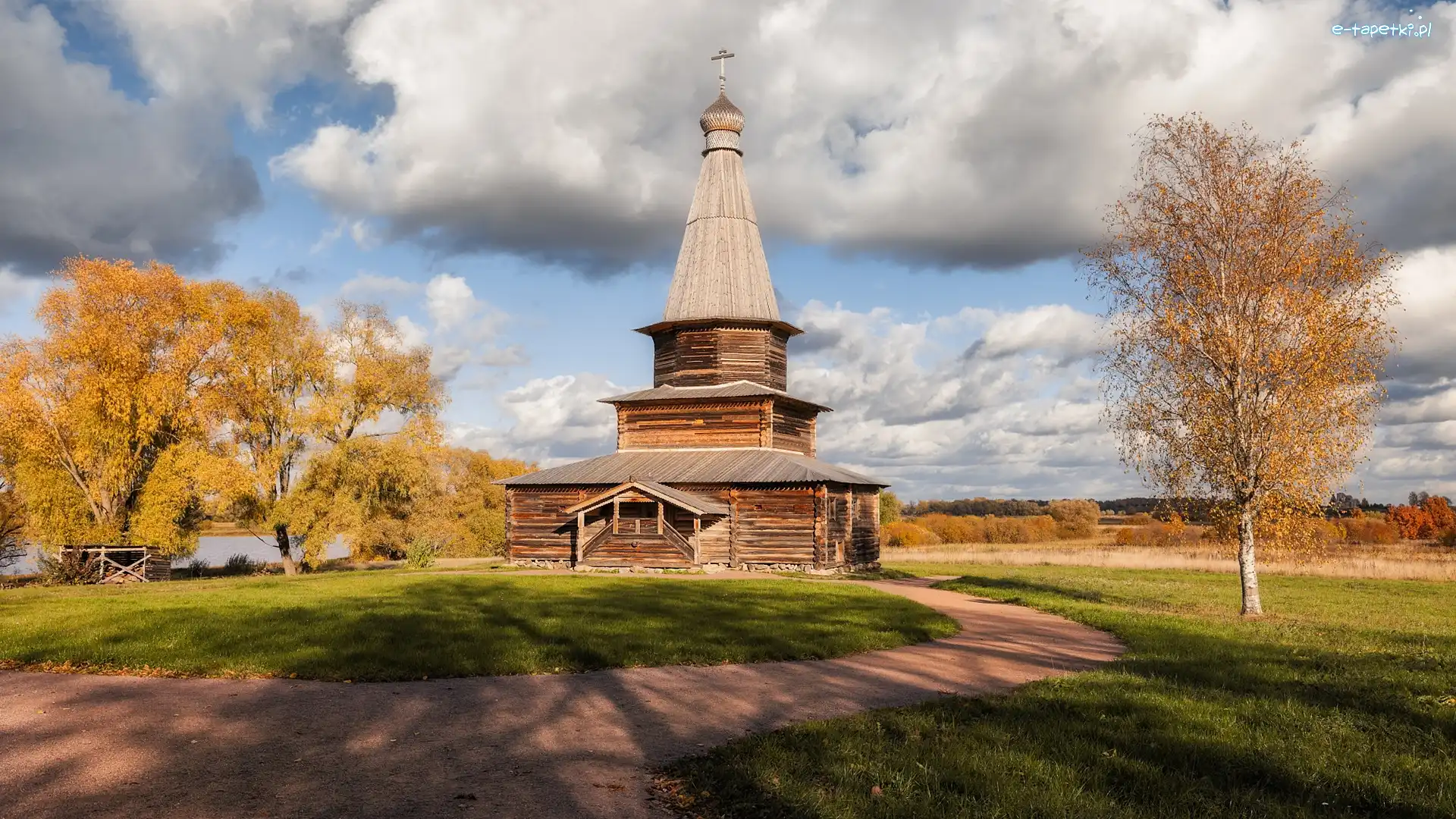 Rosja, Drzewa, Jesień, Wniebowzięcia Najświętszej Marii Panny, Kościół, Obwód nowogrodzki, Wieś Kuritsko