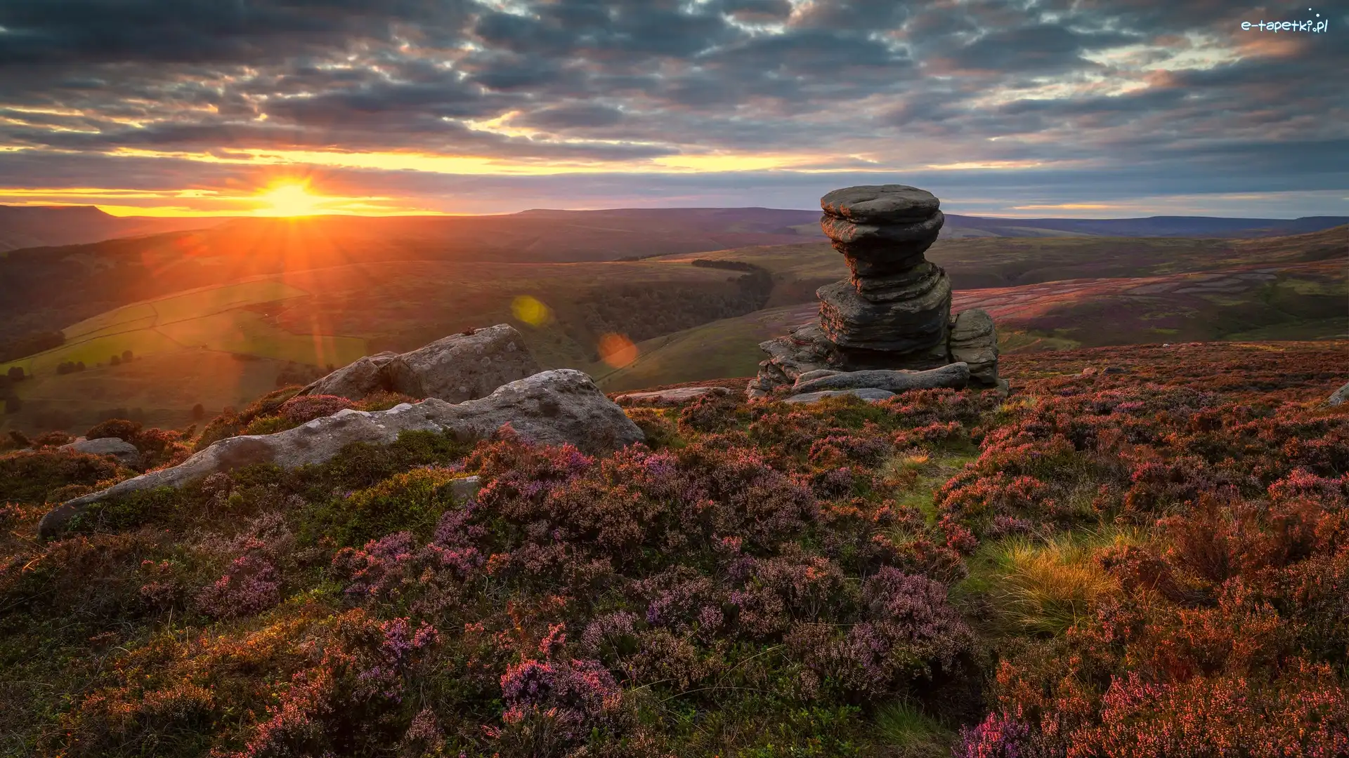 Park Narodowy Peak District, Wrzosowisko, Anglia, Hrabstwo Derbyshire, Skały, Formacja skalna, Salt Cellar, Zachód słońca