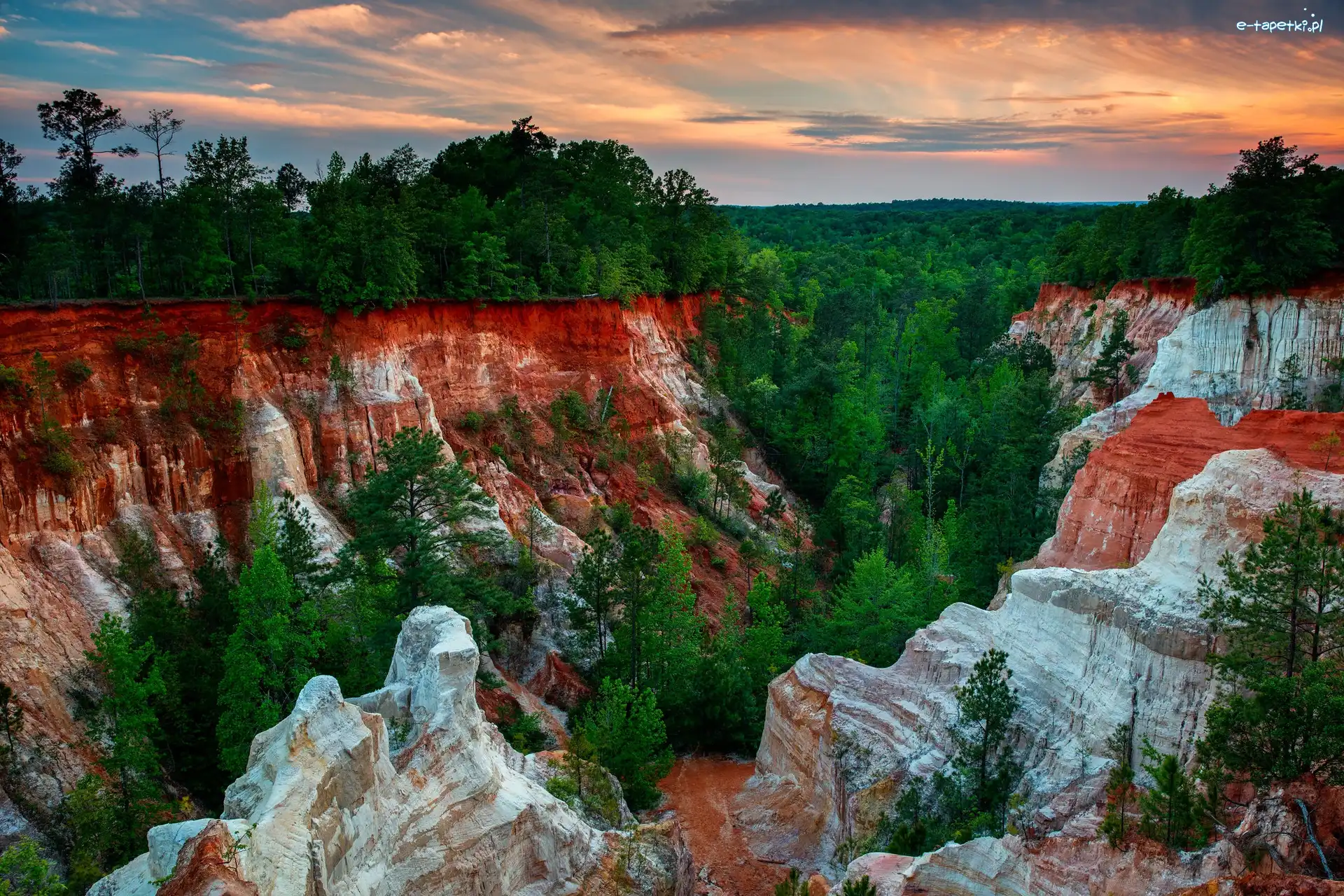 Roślinność, Stany Zjednoczone, Zbocza, Providence Canyon, Zachód słońca, Drzewa, Skały, Niebo, Góry, Georgia, Wąwóz