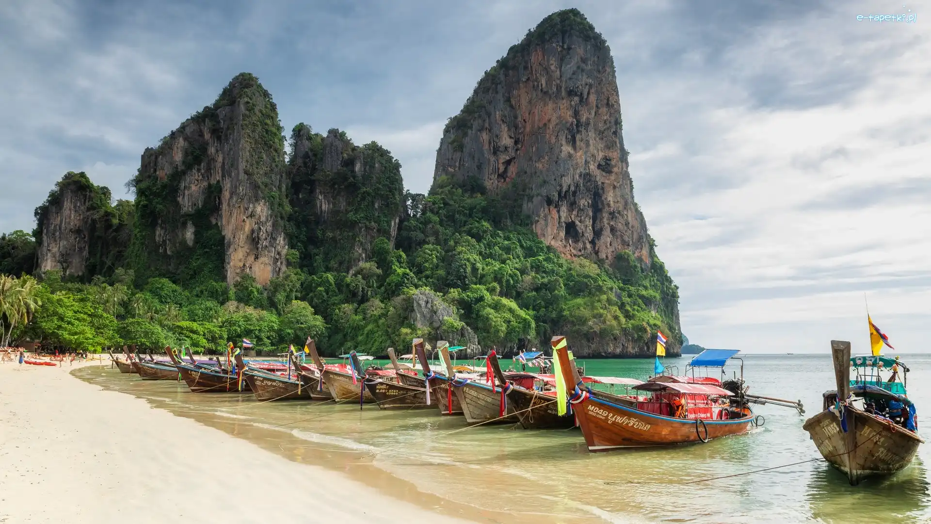 Tajlandia, Railay Beach, Skała, Plaża, Morze, Drzewa, Łodzie