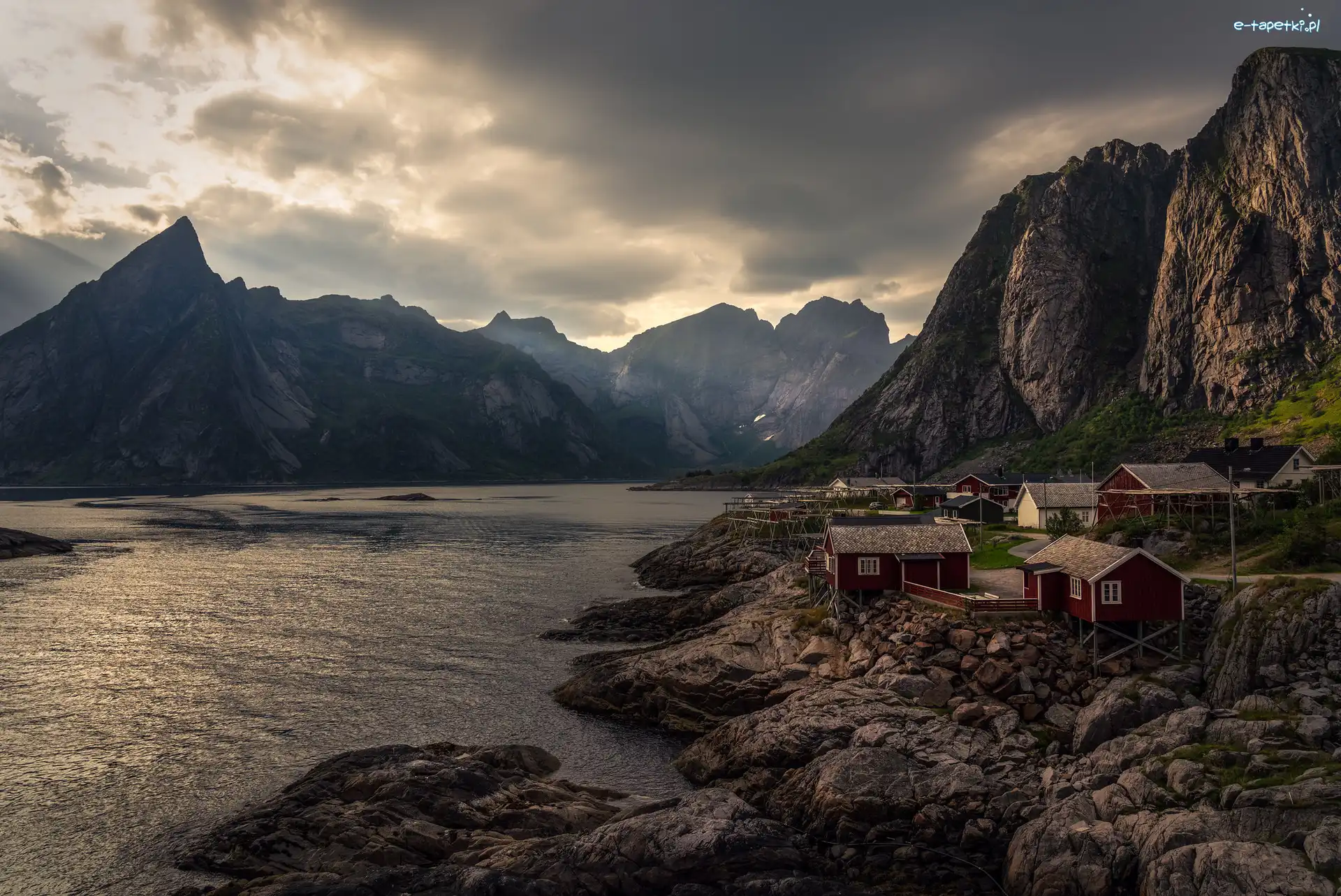 Wioska Hamnoy, Góry, Domy, Norwegia, Lofoty, Morze Norweskie