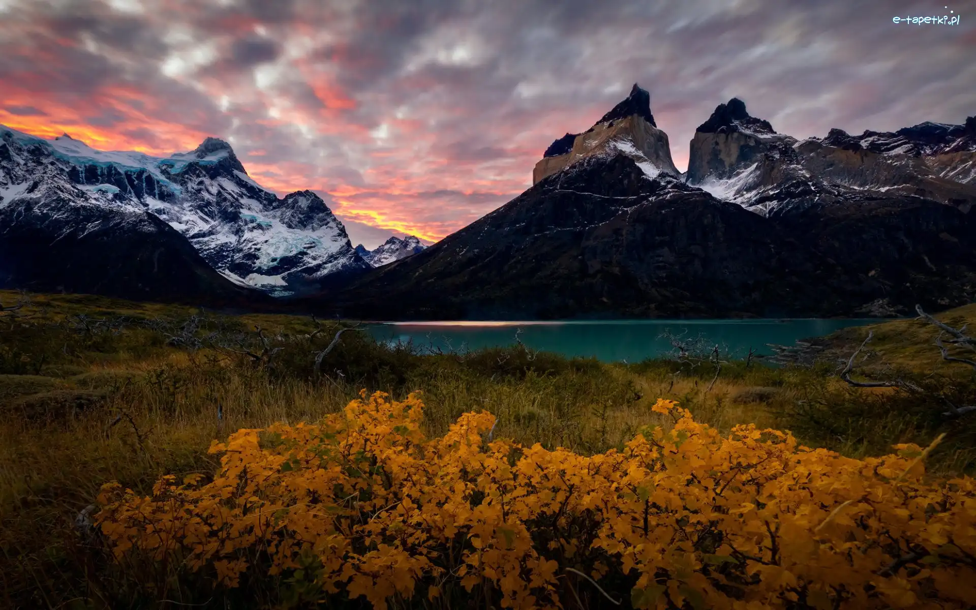 Chmury, Jesień, Park Narodowy Torres del Paine, Cordillera del Paine, Chile, Masyw, Jezioro, Patagonia, Torres del Paine, Góry, Zachód słońca