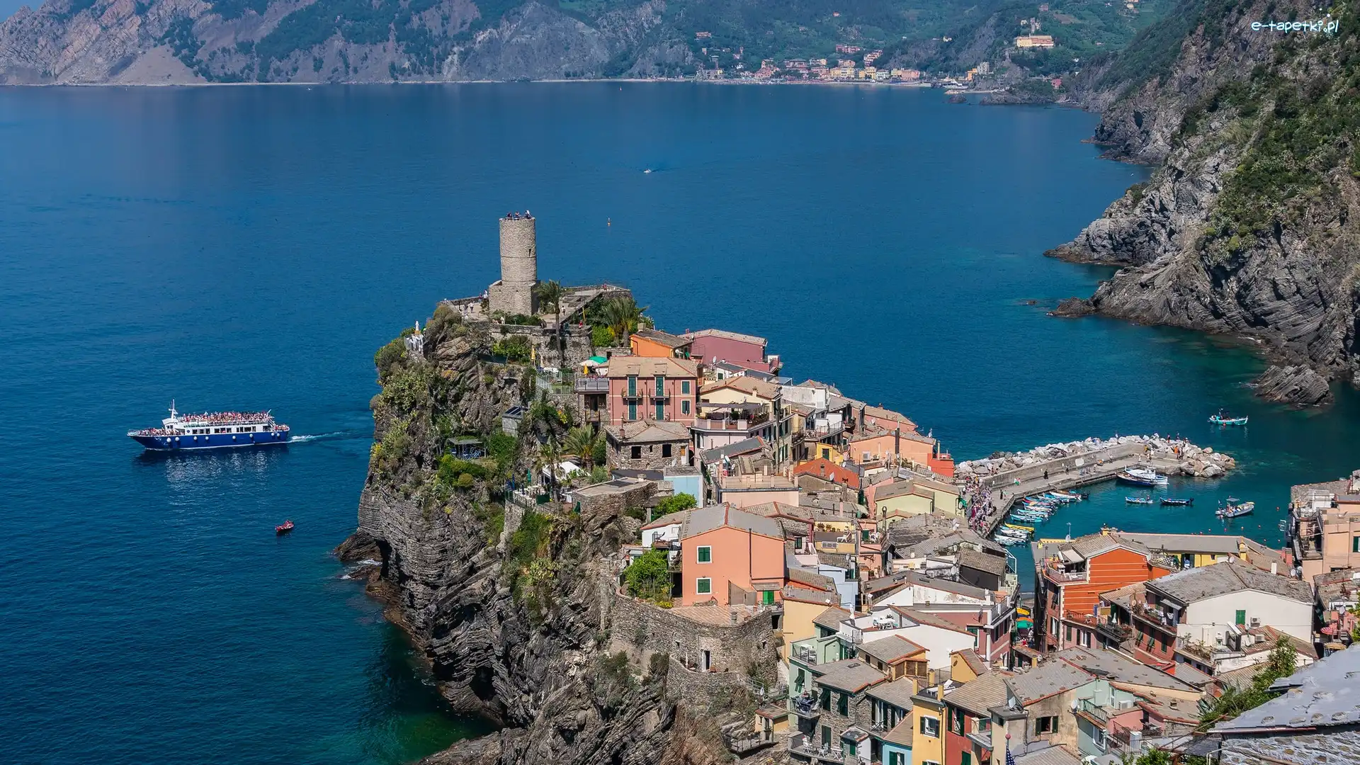 Vernazza, Domy, Statek, Włochy, Skały, Morze