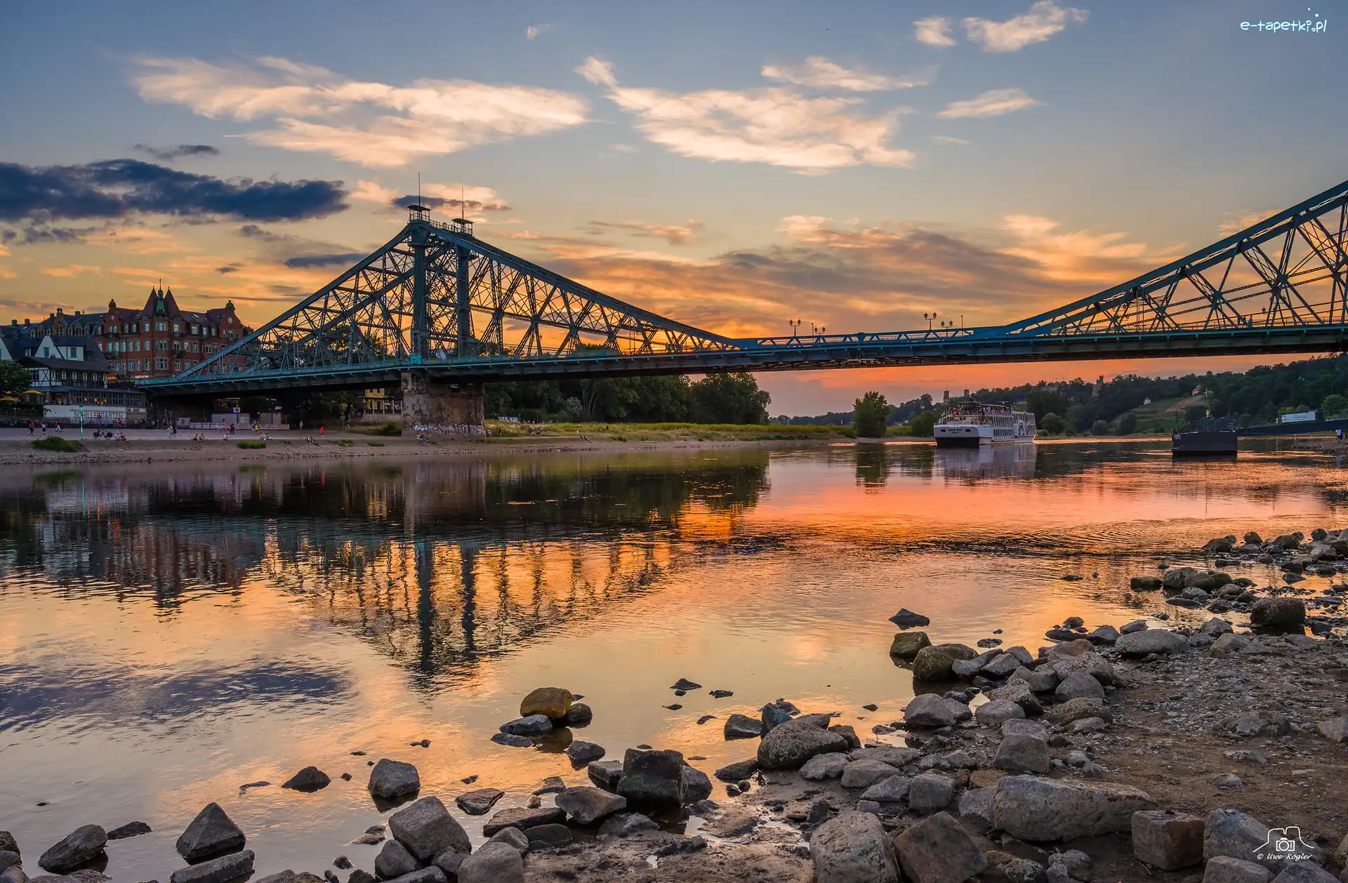 Loschwitz Bridge, Most, Rzeka Łaba, Drezno, Niemcy, Chmury, Kamienie, Statek, Brzeg