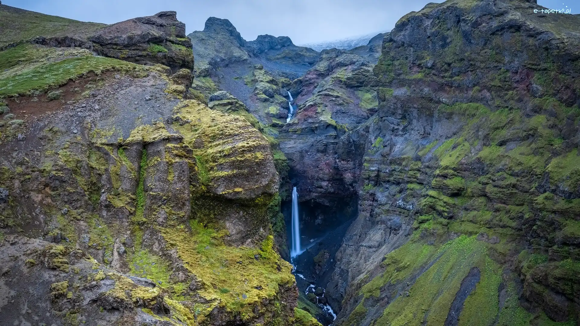 Kanion Mulagljufur, Góry, Wodospad Hangandifoss, Islandia, Skały