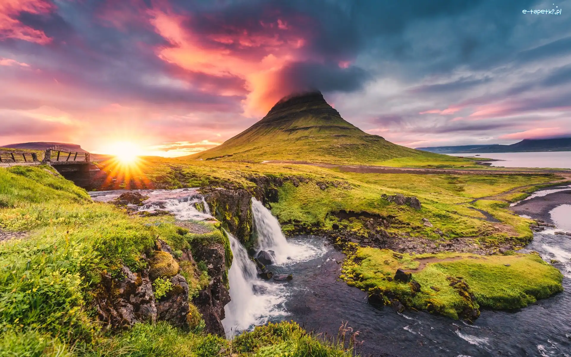 Promienie słońca, Góra Kirkjufell, Wodospad Kirkjufellsfoss, Chmury, Półwysep Snaefellsnes, Islandia