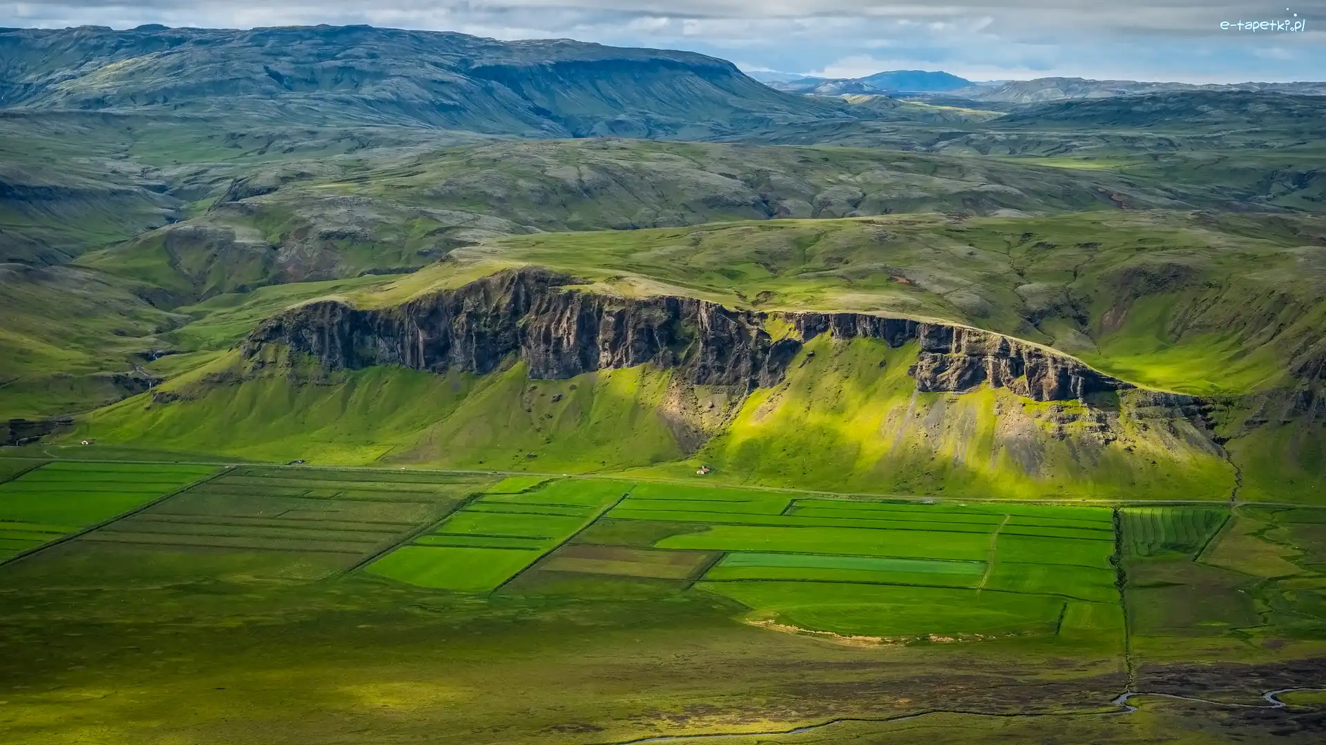 Pola, Islandia, Wzgórza, Góry