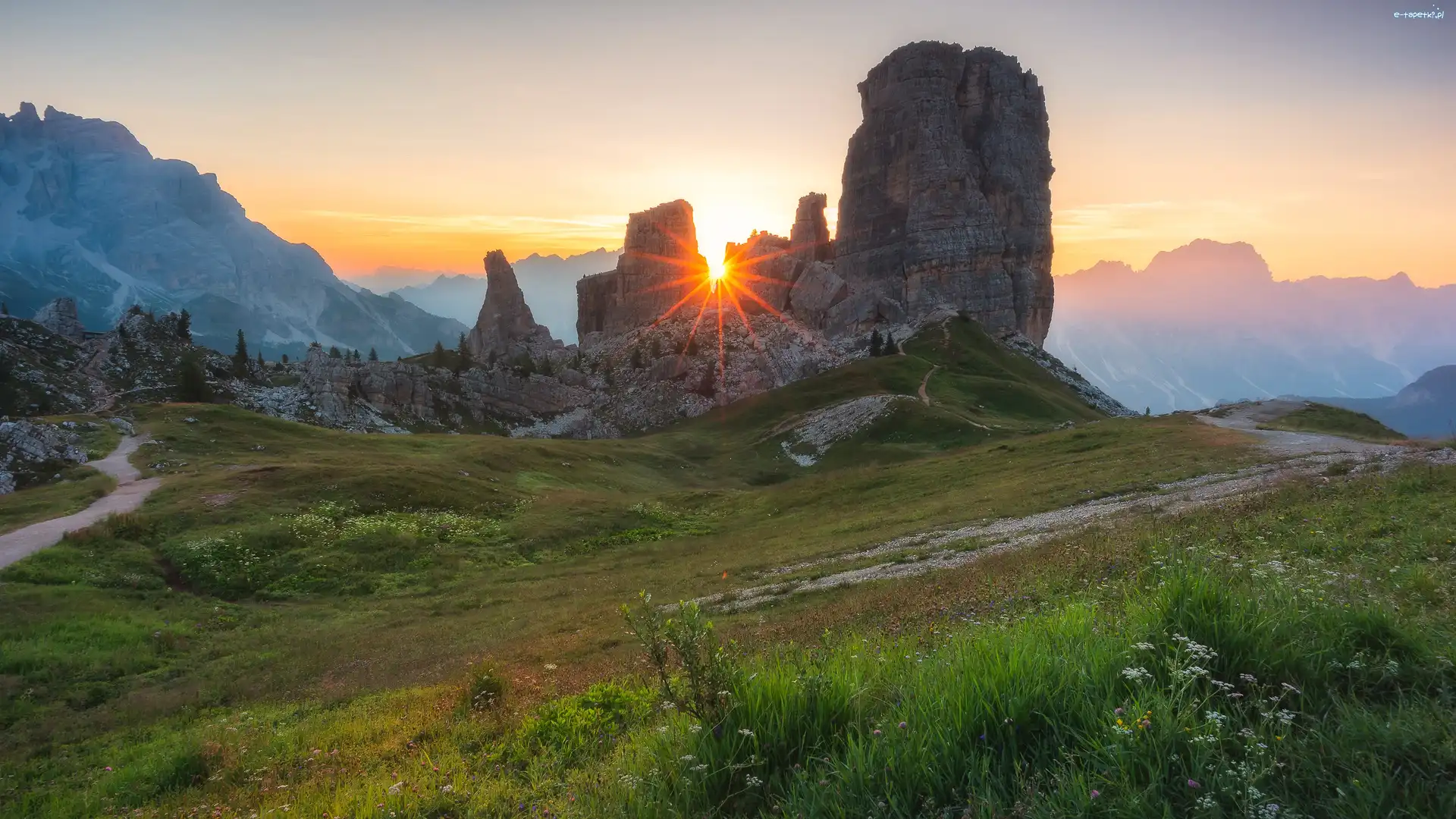 Szczyt, Włochy, Torre Grande, Dolomity, Trawa, Gmina Veneto, Cinque Torri, Drzewa, Góry, Góry, Skały