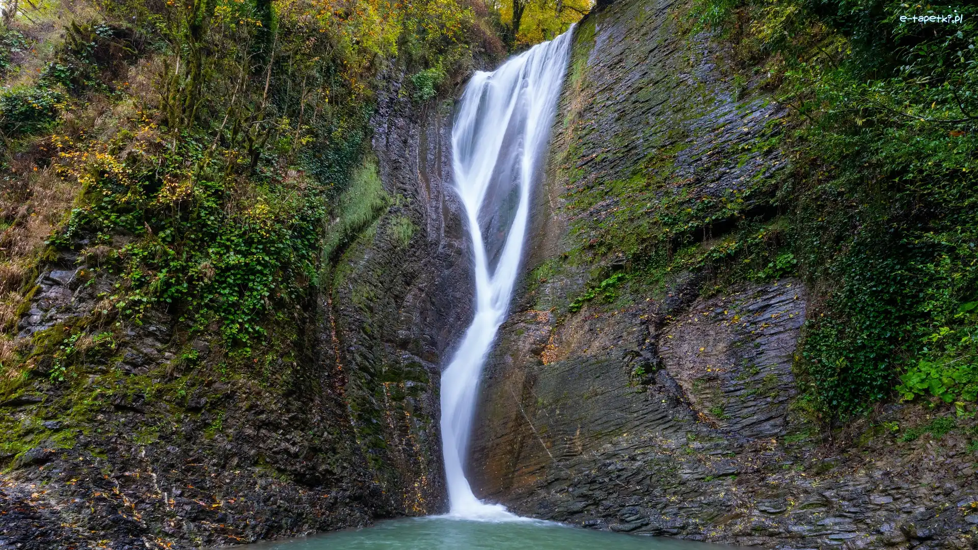 Rosja, Rzeka Bezumenka, Porośnięte, Orekhovsky Waterfall, Wodospad, Krasnodarsk, Skały
