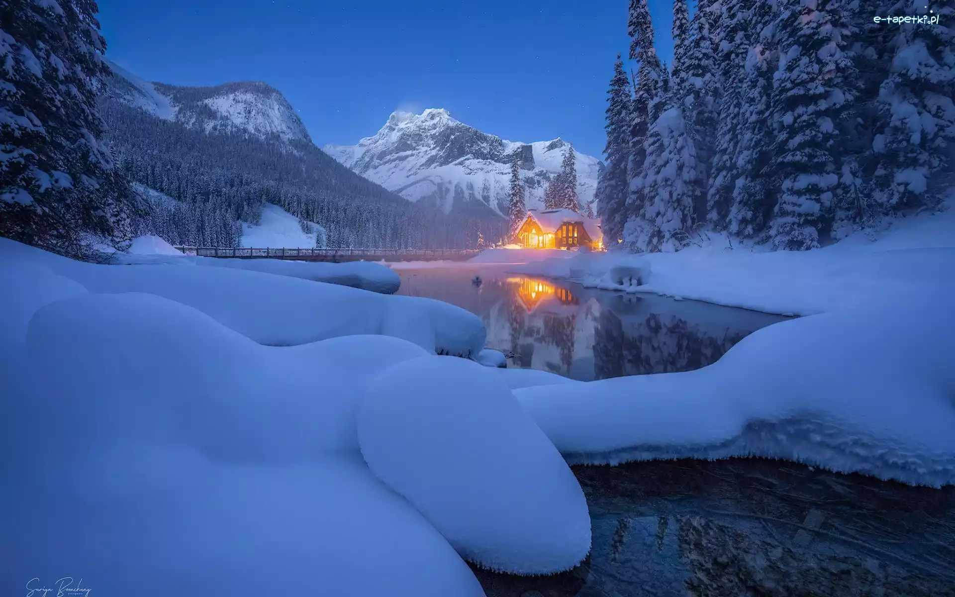Zima, Kanada, Zaspy, Park Narodowy Yoho, Oświetlony, Góry, Emerald Lake, Dom, Jezioro, Kolumbia Brytyjska, Drzewa