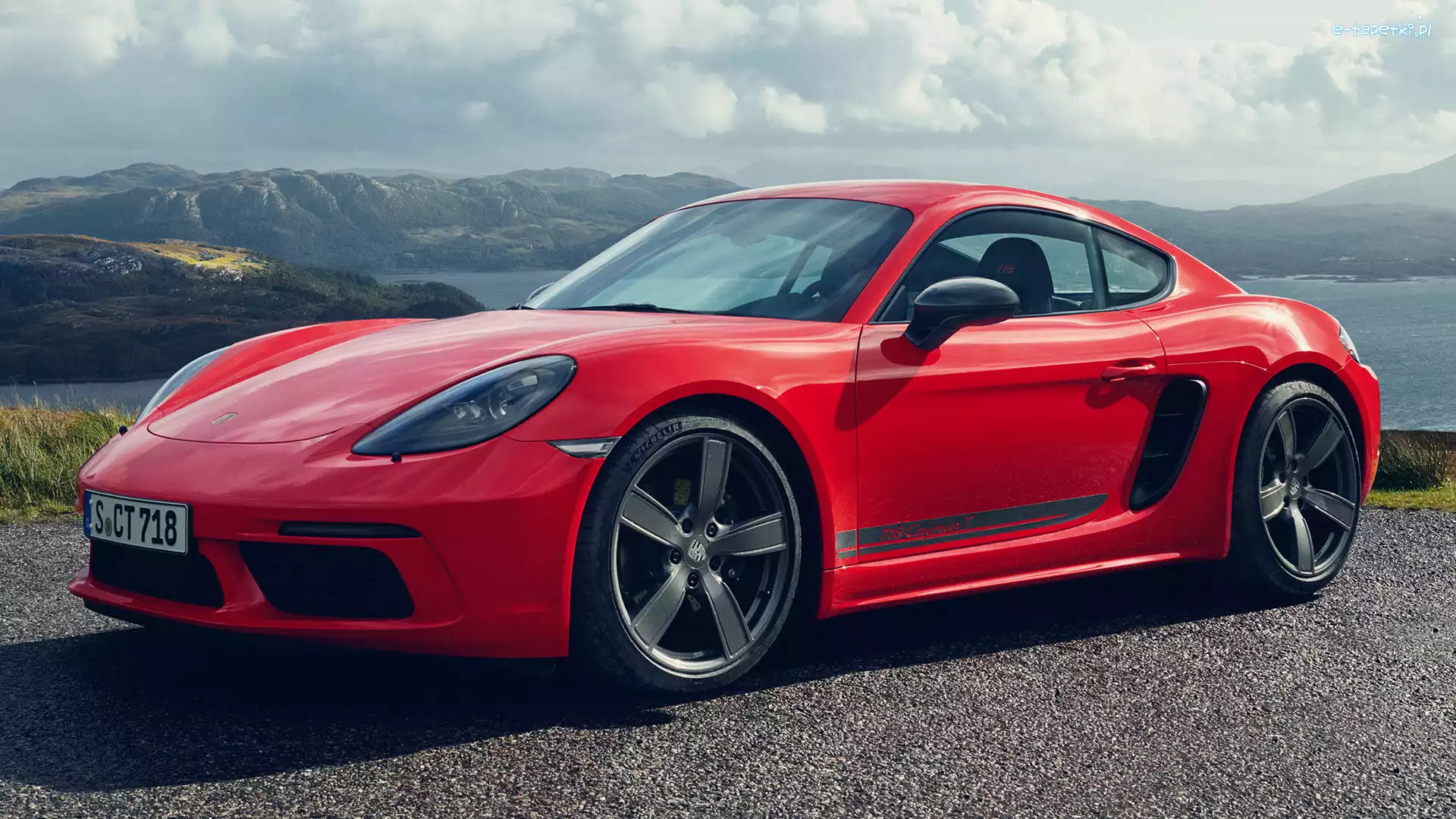 Porsche 718 Cayman T, Czerwone