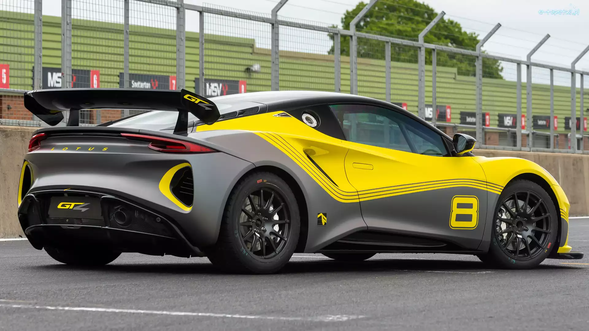 Lotus Emira GT4, Żółto-szary
