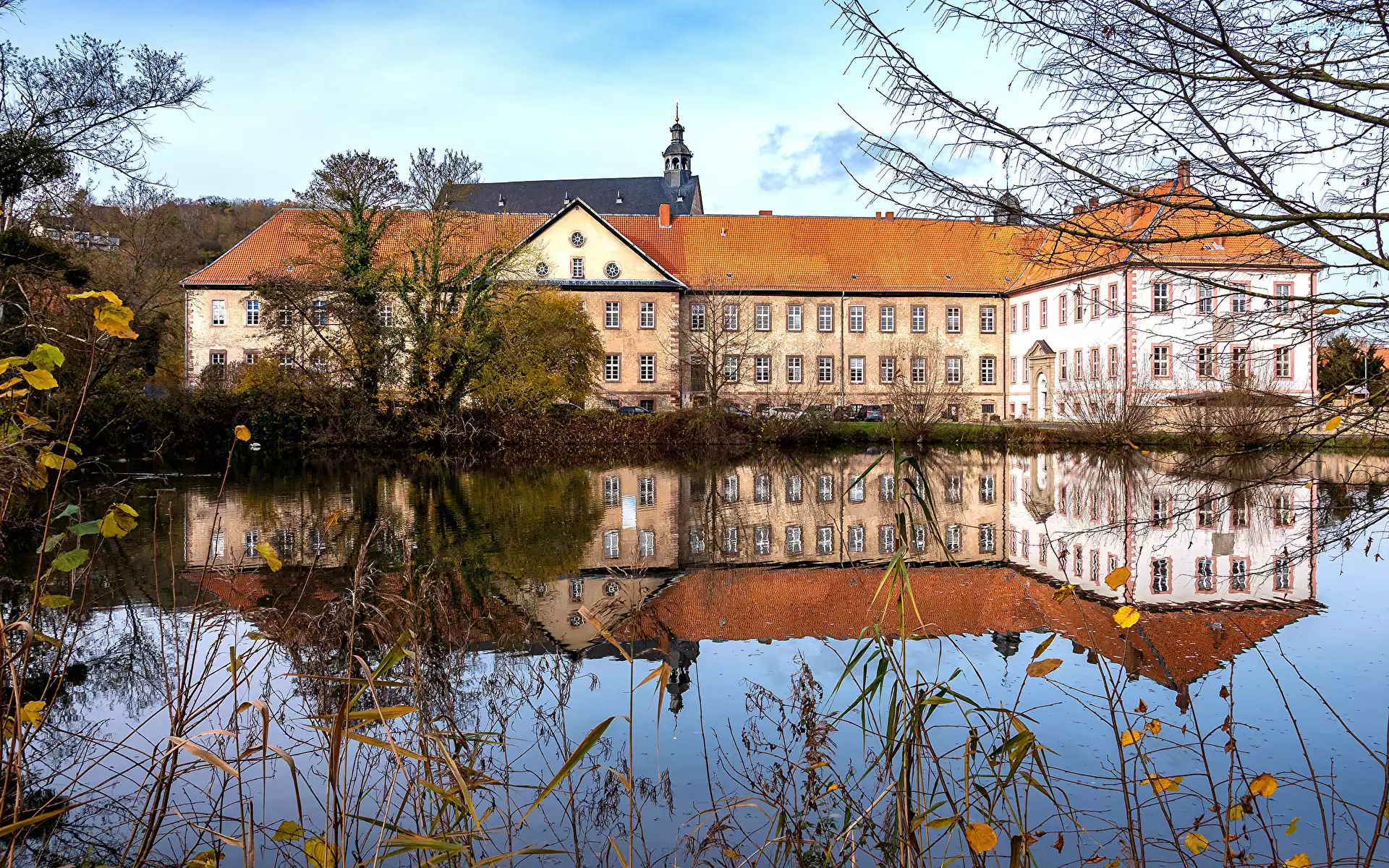 Drzewa, Klasztor, Lamspringe Abbey, Lamspringe, Niemcy, Odbicie, Staw