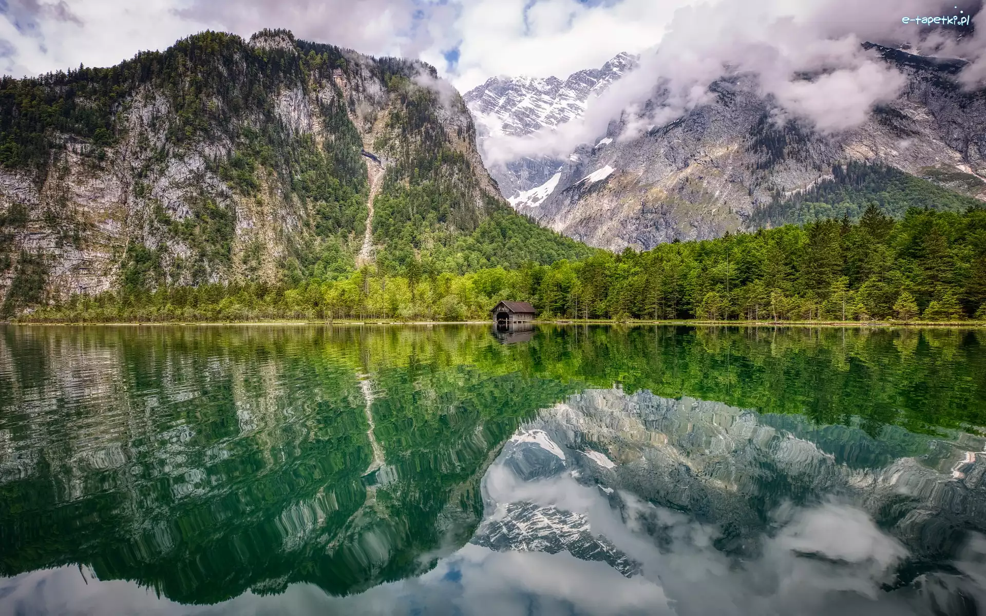 Bawaria, Park Narodowy Berchtesgaden, Odbicie, Góry, Chata, Las, Drzewa, Jezioro Konigssee, Drewniana, Niemcy