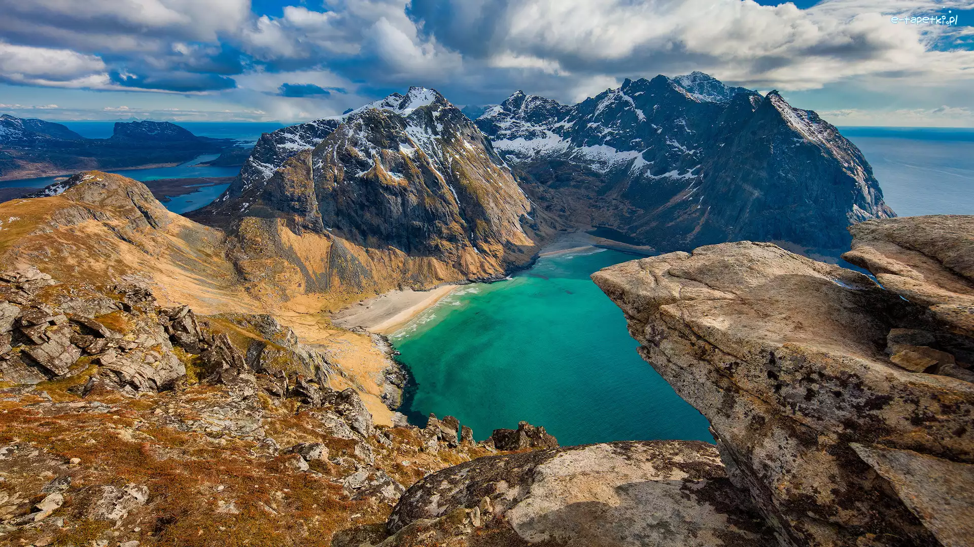 Morze, Wyspa Moskenesoya, Góry, Plaża Kvalvika, Lofoty, Norwegia