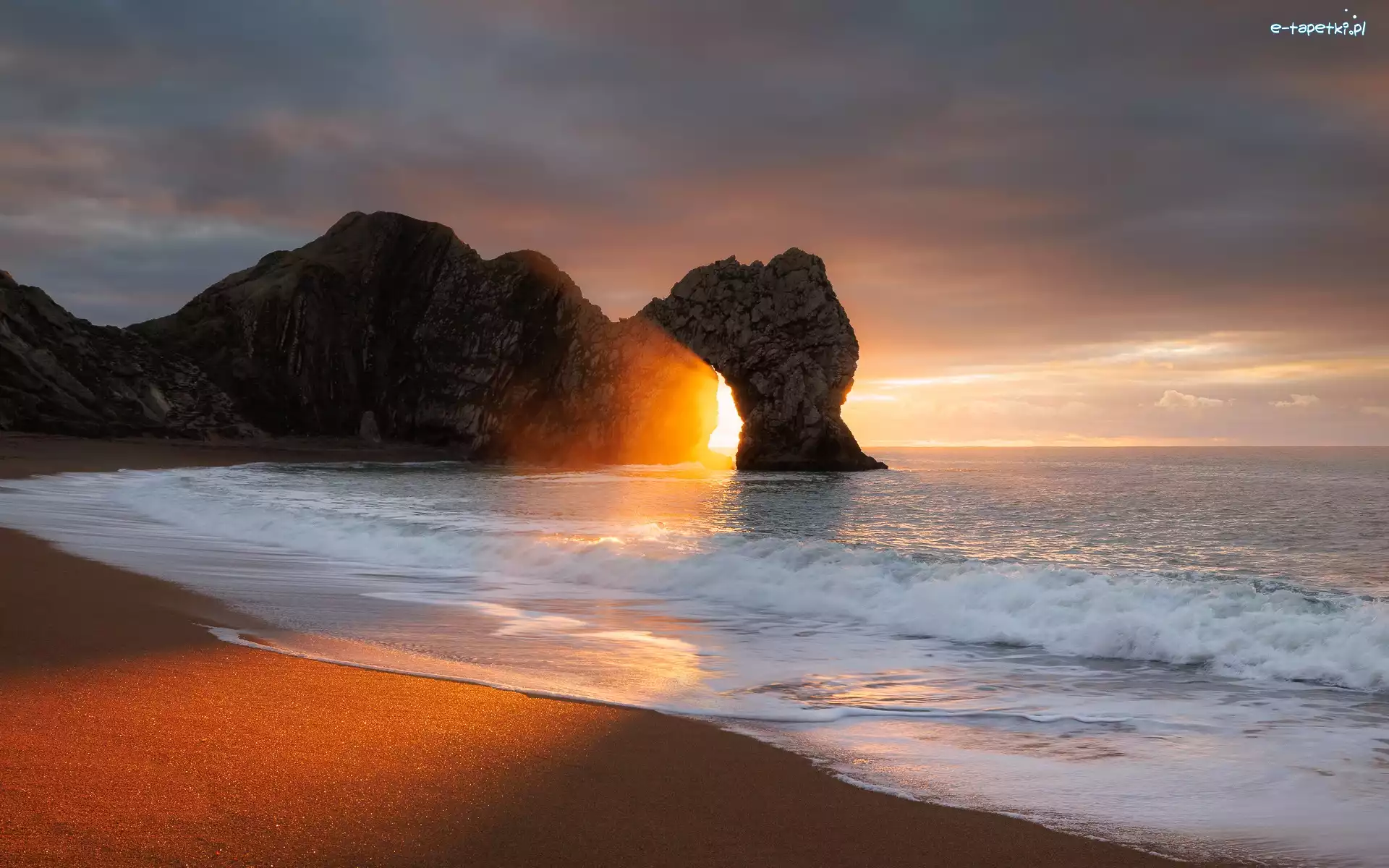 Durdle Door, Hrabstwo Dorset, Zachód słońca, Łuk wapienny, Morze, Wybrzeże Jurajskie, Skały, Anglia, Plaża, Chmury