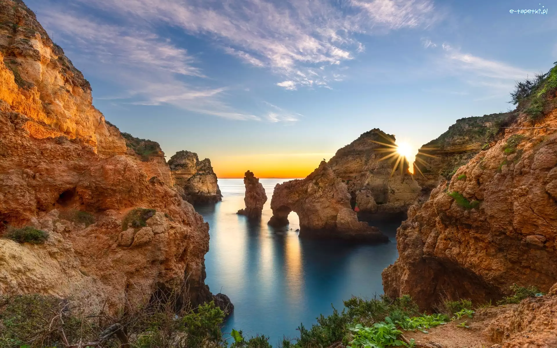 Promienie słońca, Cypel, Ponta da Piedade, Region Algarve, Portugalia, Skały, Morze