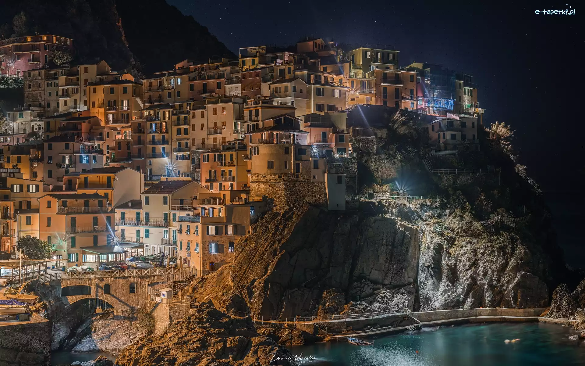 Domy, Manarola, Morze, Cinque Terre, Włochy, Miasto nocą, Skały