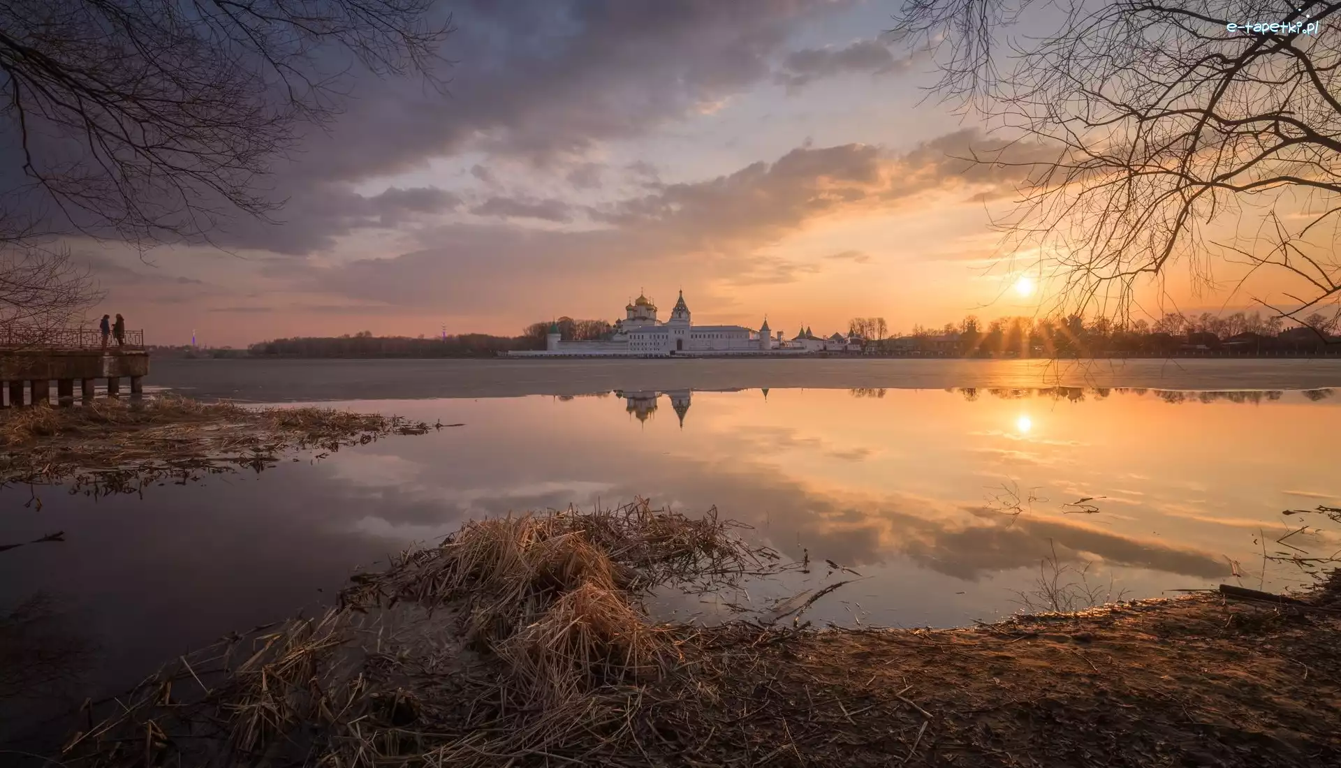 Kostroma, Rzeka Kostroma, Zachód słońca, Rosja, Monaster Ipatiewski, Klasztor