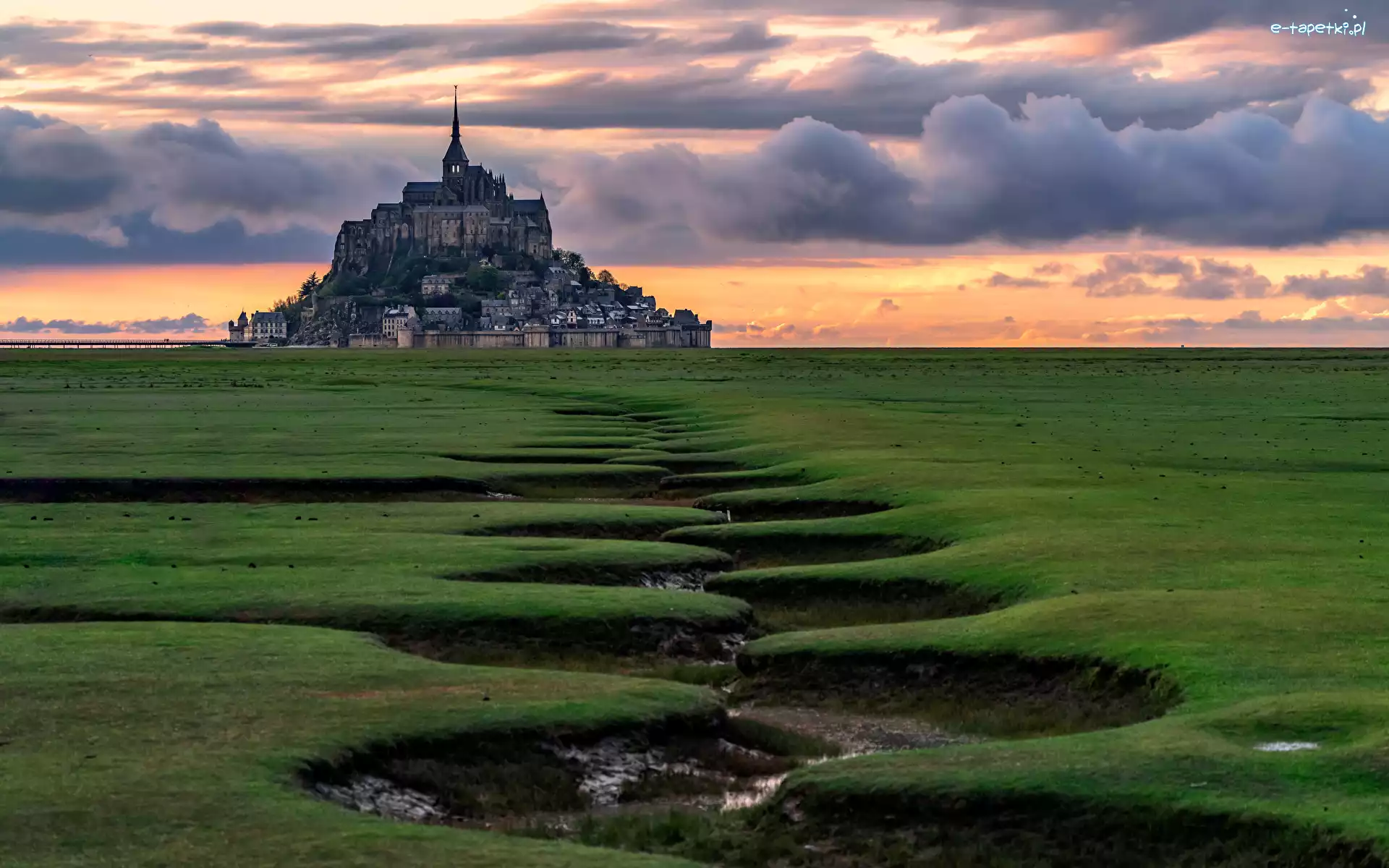Chmury Zamek, Opactwo św. Michała Archanioła, Trawa, Mont Saint-Michel, Francja, Niebo, Woda